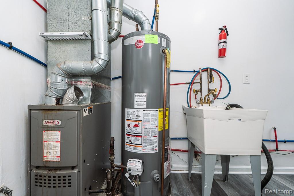 Warren City, Michigan 48089, United States, 2 Bedrooms Bedrooms, ,1 BathroomBathrooms,Residential,Active,215118