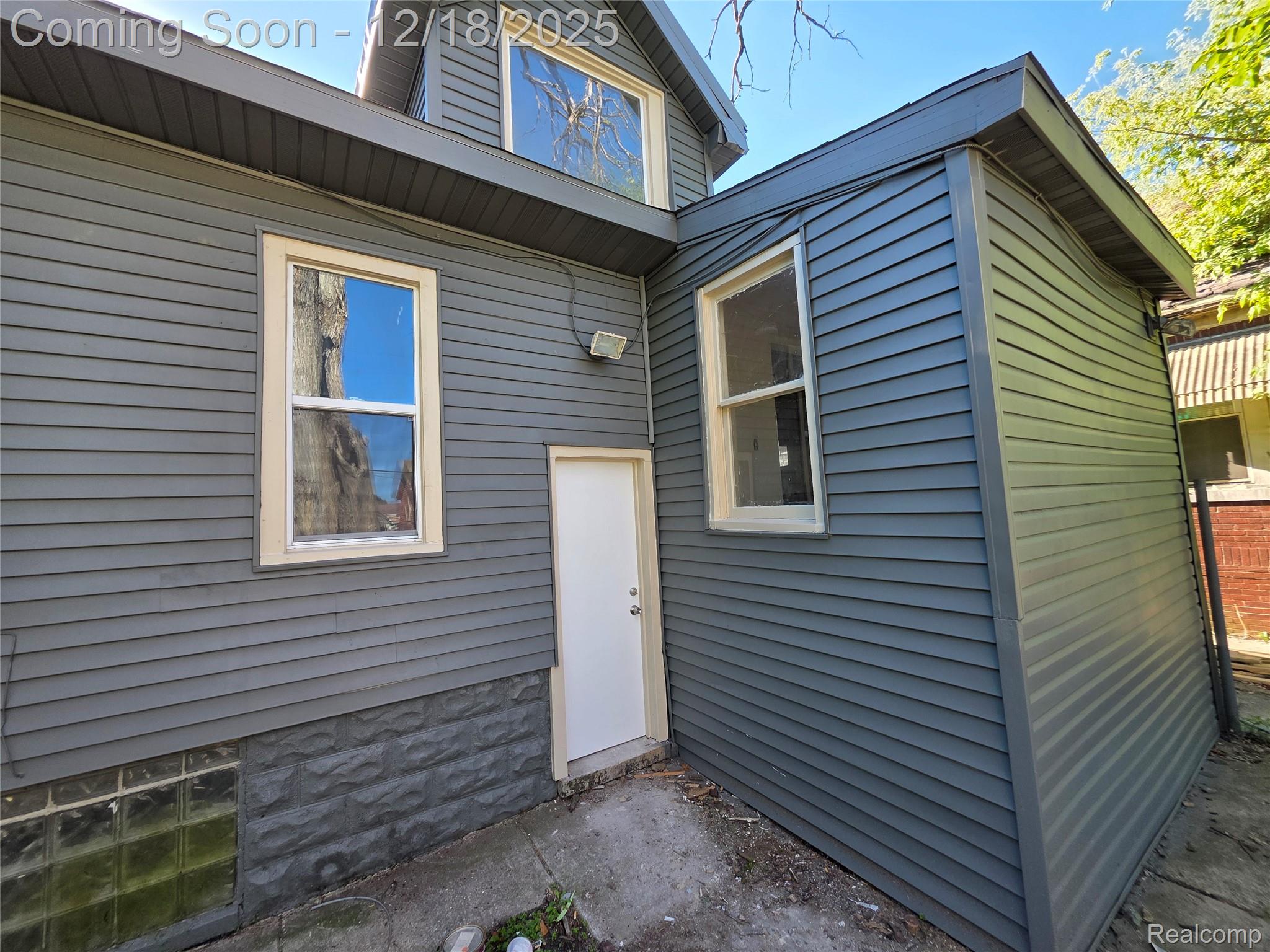 2530 Fullerton Street