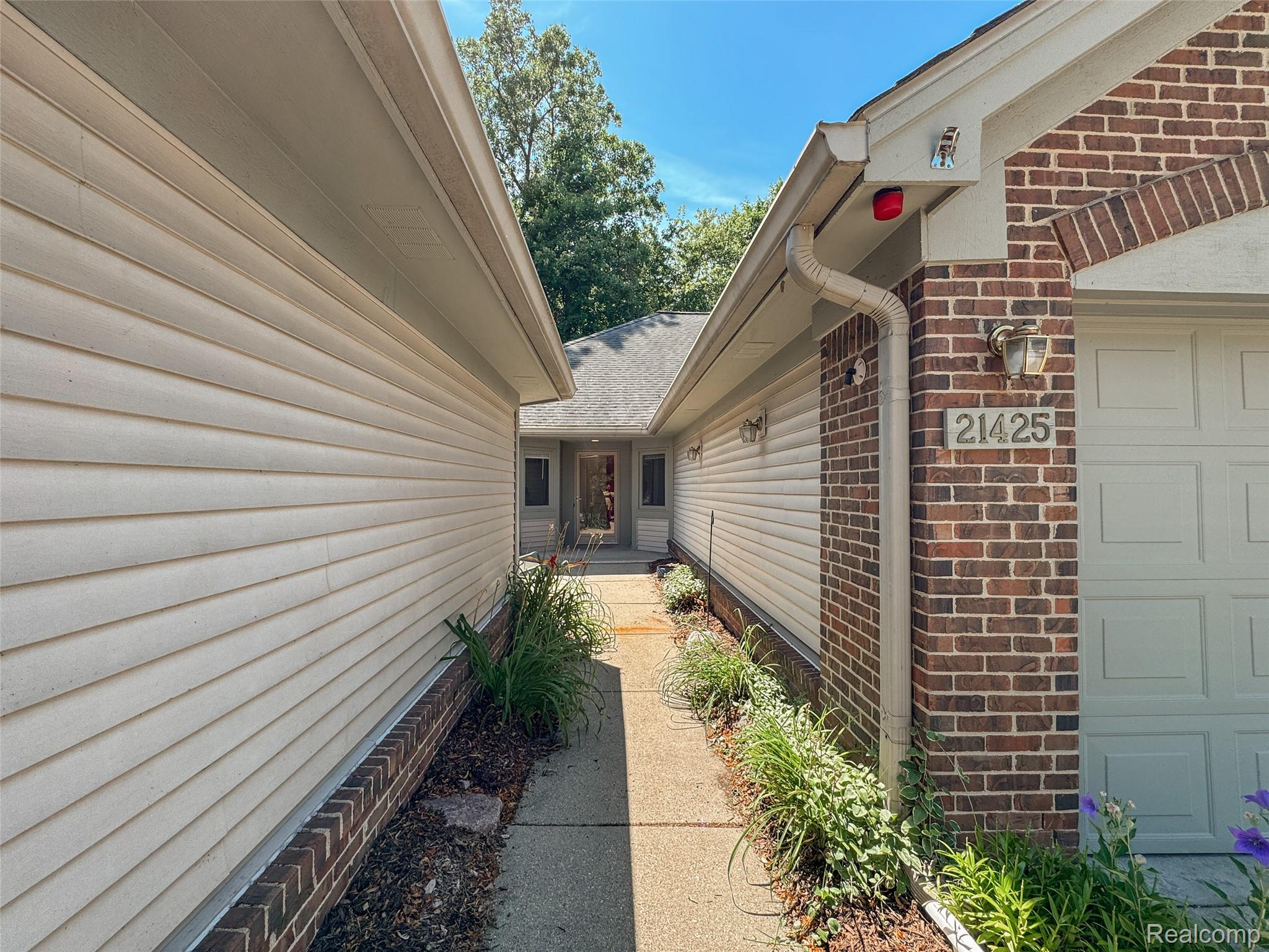 21425 Archwood Circle