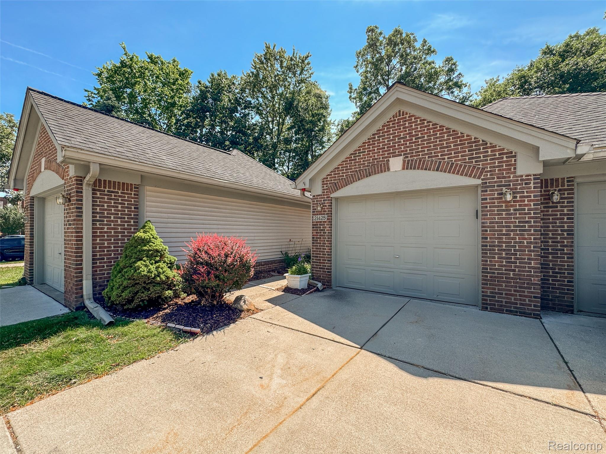 21425 Archwood Circle