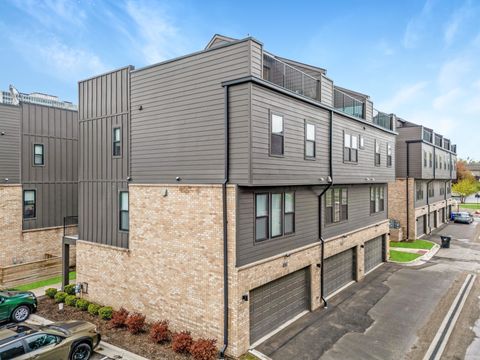 1049 HAMPTON Circle 44 Detroit City MI 48207