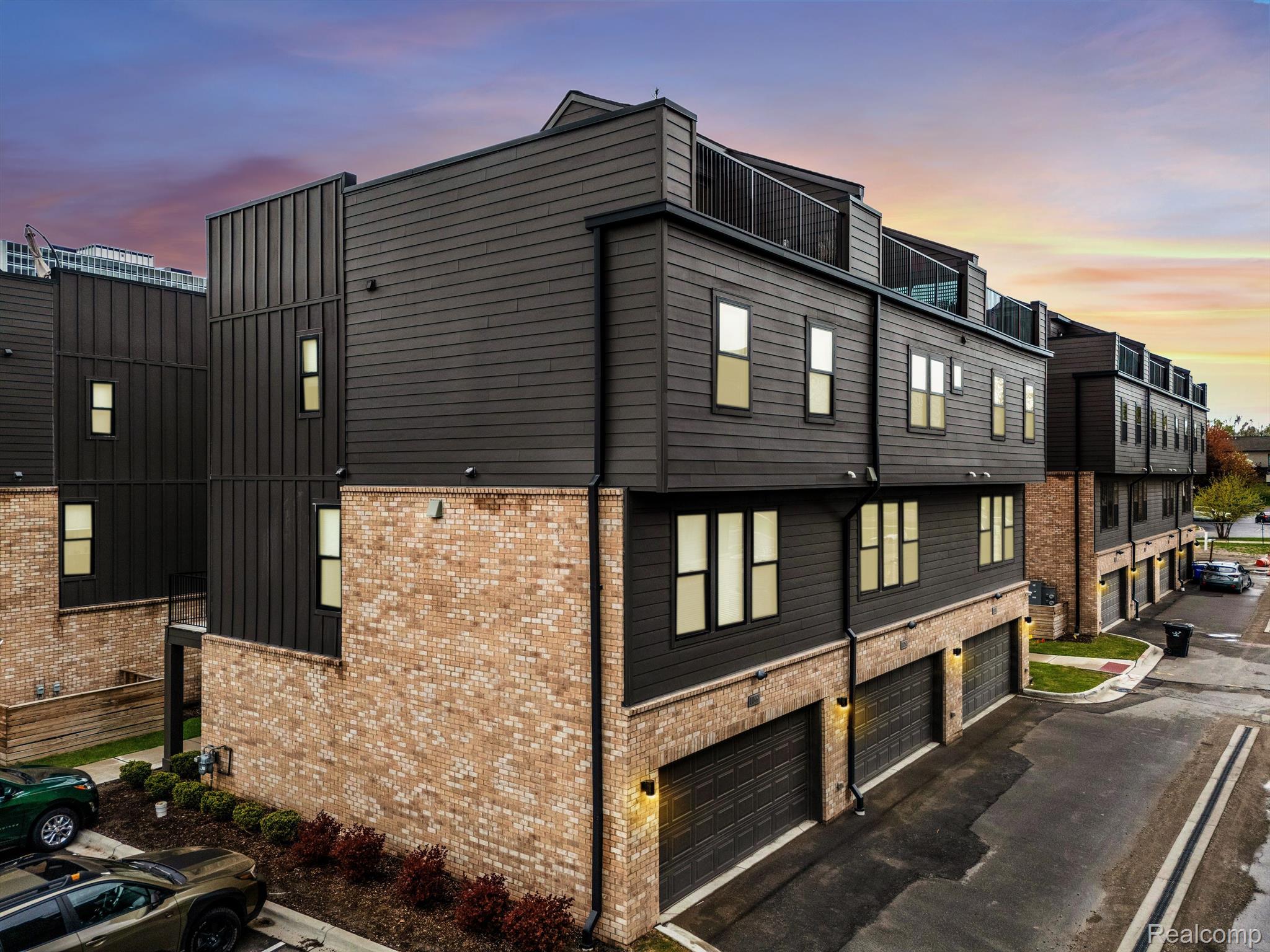1049 HAMPTON Circle 44