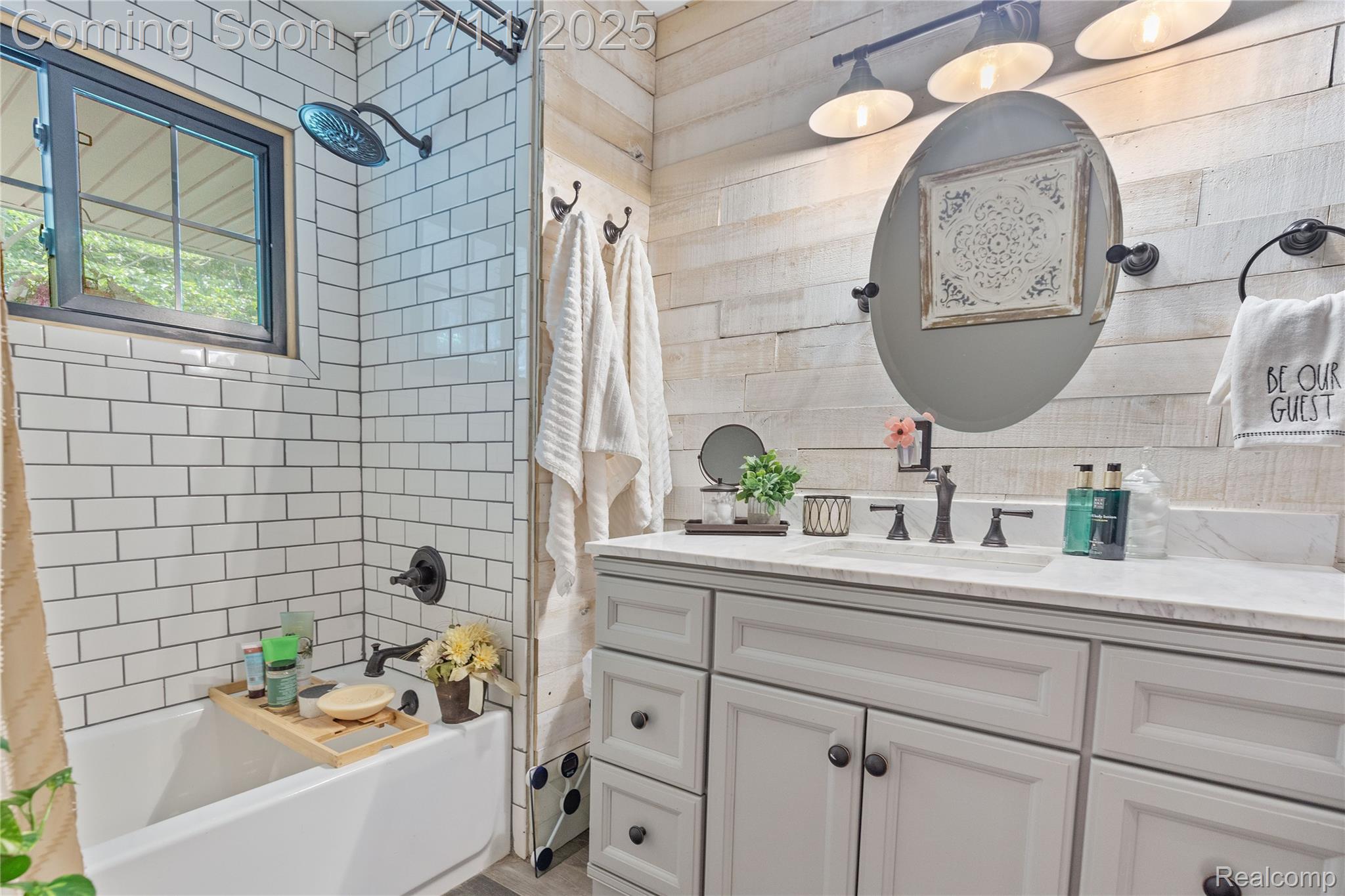 Rochester Hills City, Michigan 48306, United States, 3 Bedrooms Bedrooms, ,2 BathroomsBathrooms,Residential,Active,164945