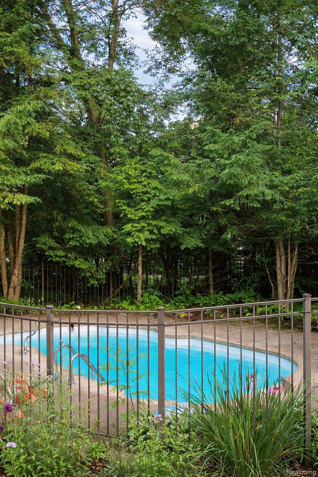 6621 Glenshaw Court