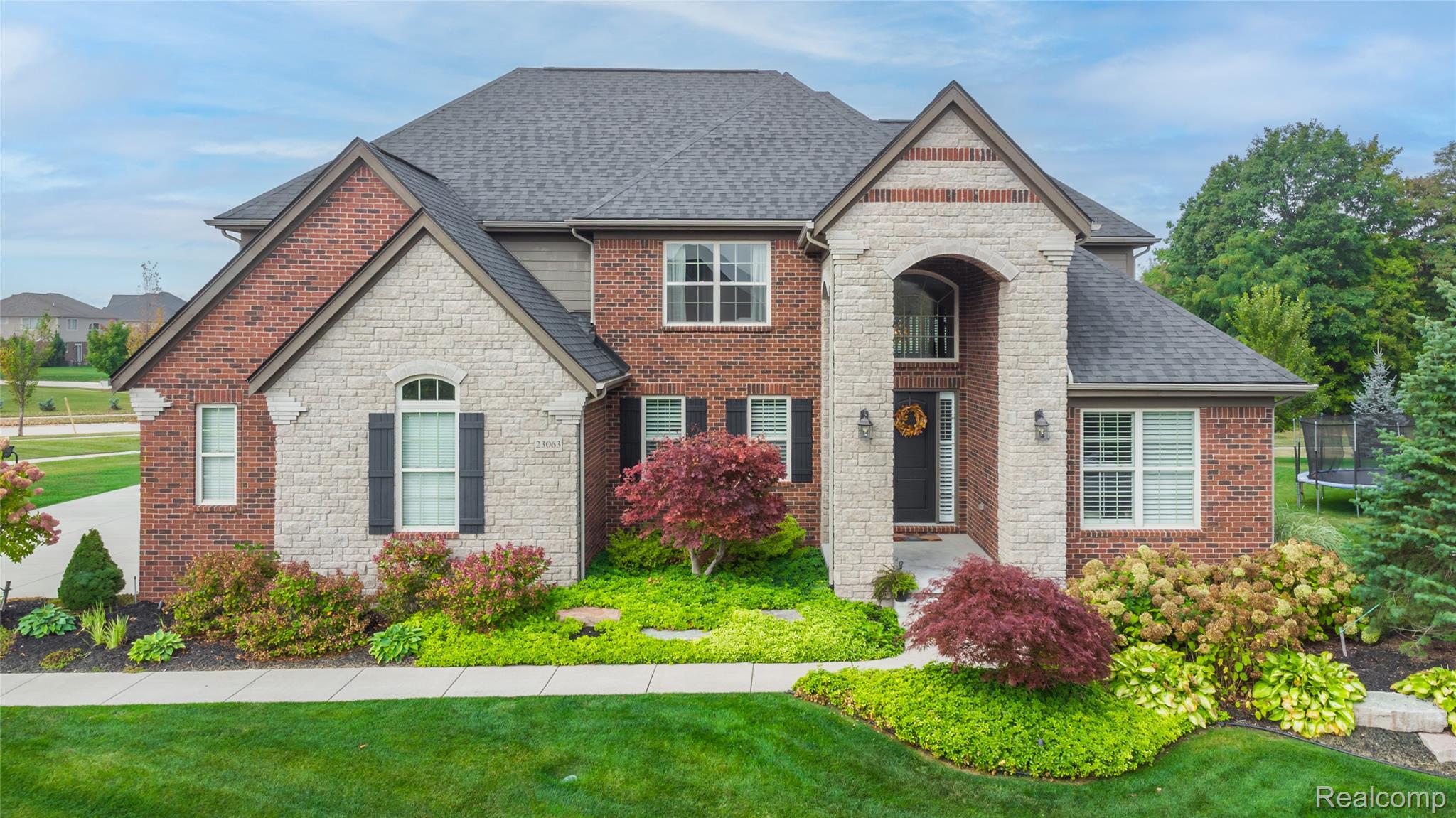 Northville City, Michigan 48167, United States, 4 Bedrooms Bedrooms, ,4 BathroomsBathrooms,Residential,Pending,217043