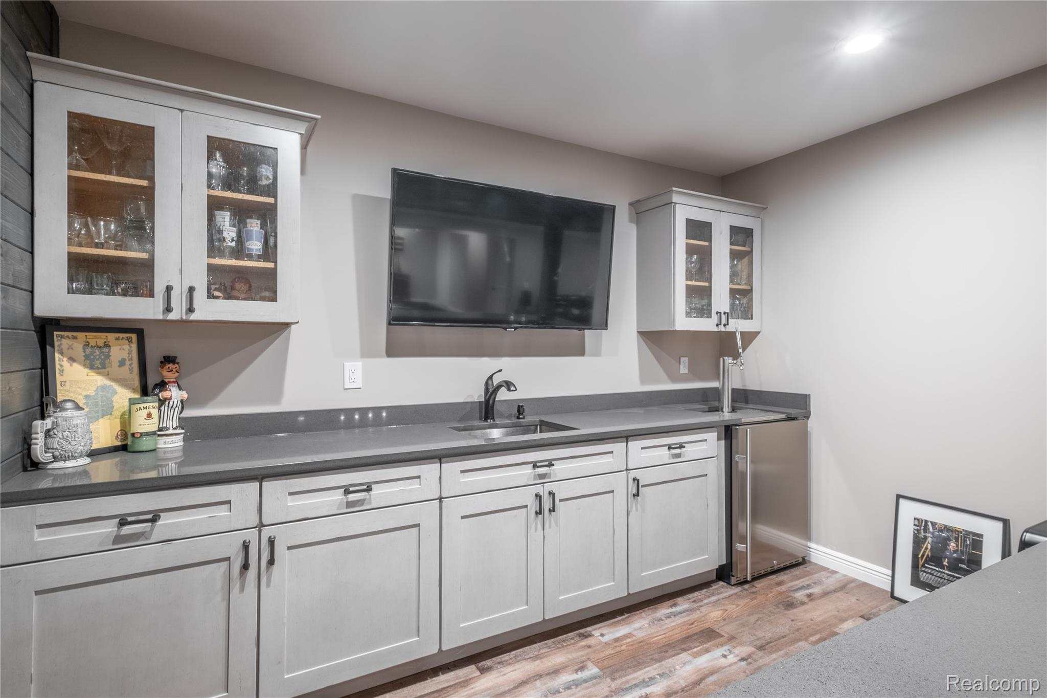 Northville City, Michigan 48167, United States, 4 Bedrooms Bedrooms, ,4 BathroomsBathrooms,Residential,Pending,217043