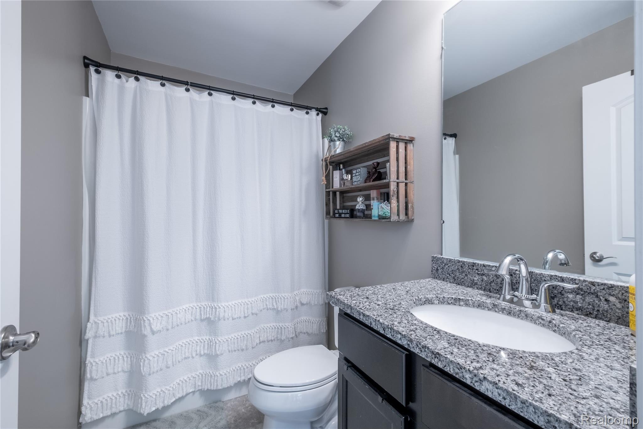 Northville City, Michigan 48167, United States, 4 Bedrooms Bedrooms, ,4 BathroomsBathrooms,Residential,Pending,217043