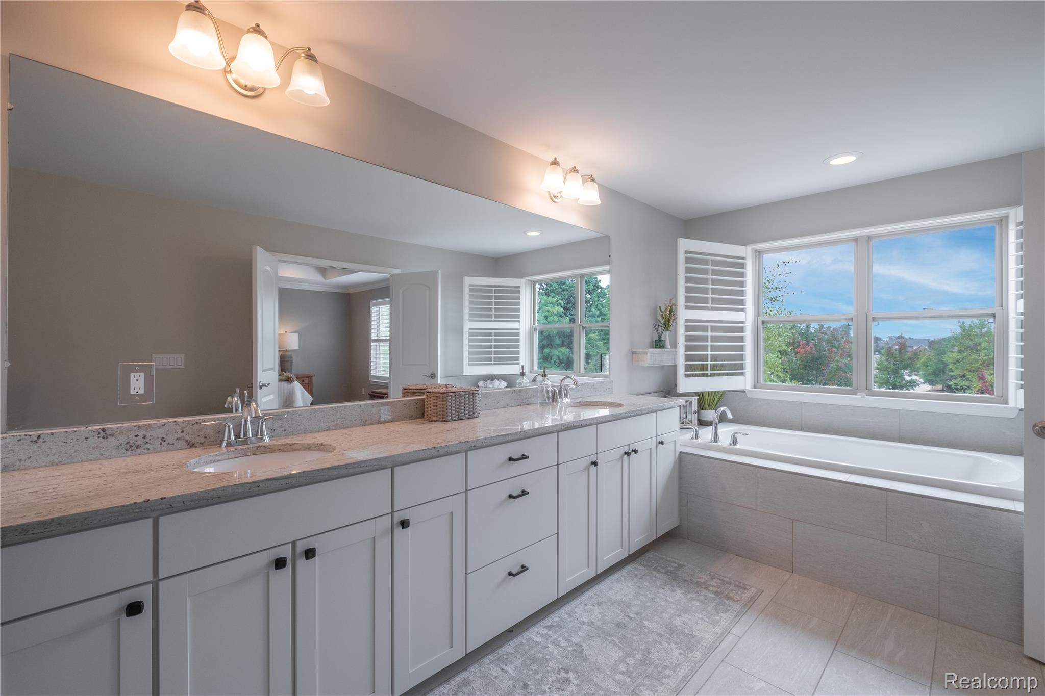 Northville City, Michigan 48167, United States, 4 Bedrooms Bedrooms, ,4 BathroomsBathrooms,Residential,Pending,217043