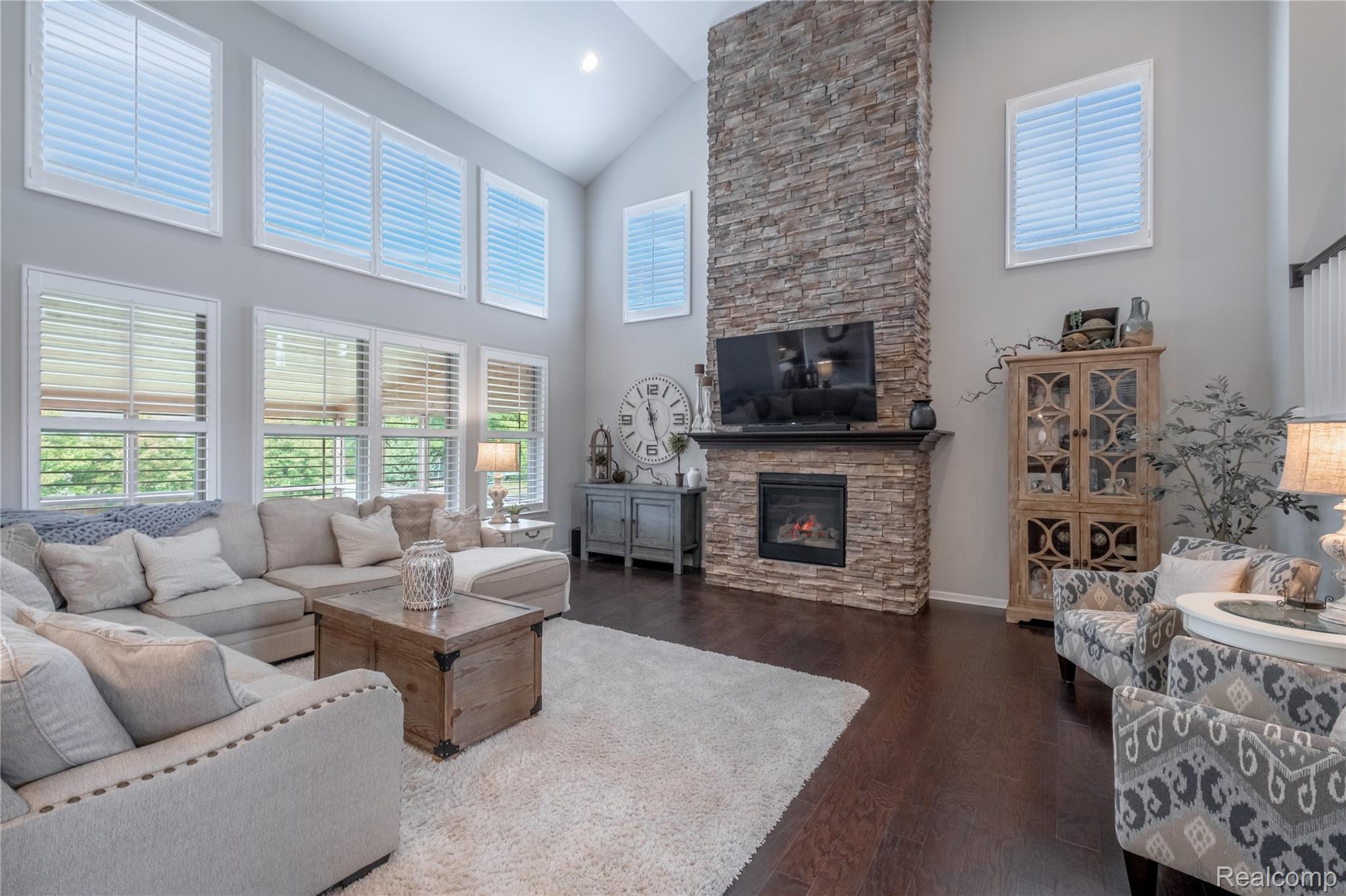 Northville City, Michigan 48167, United States, 4 Bedrooms Bedrooms, ,4 BathroomsBathrooms,Residential,Pending,217043