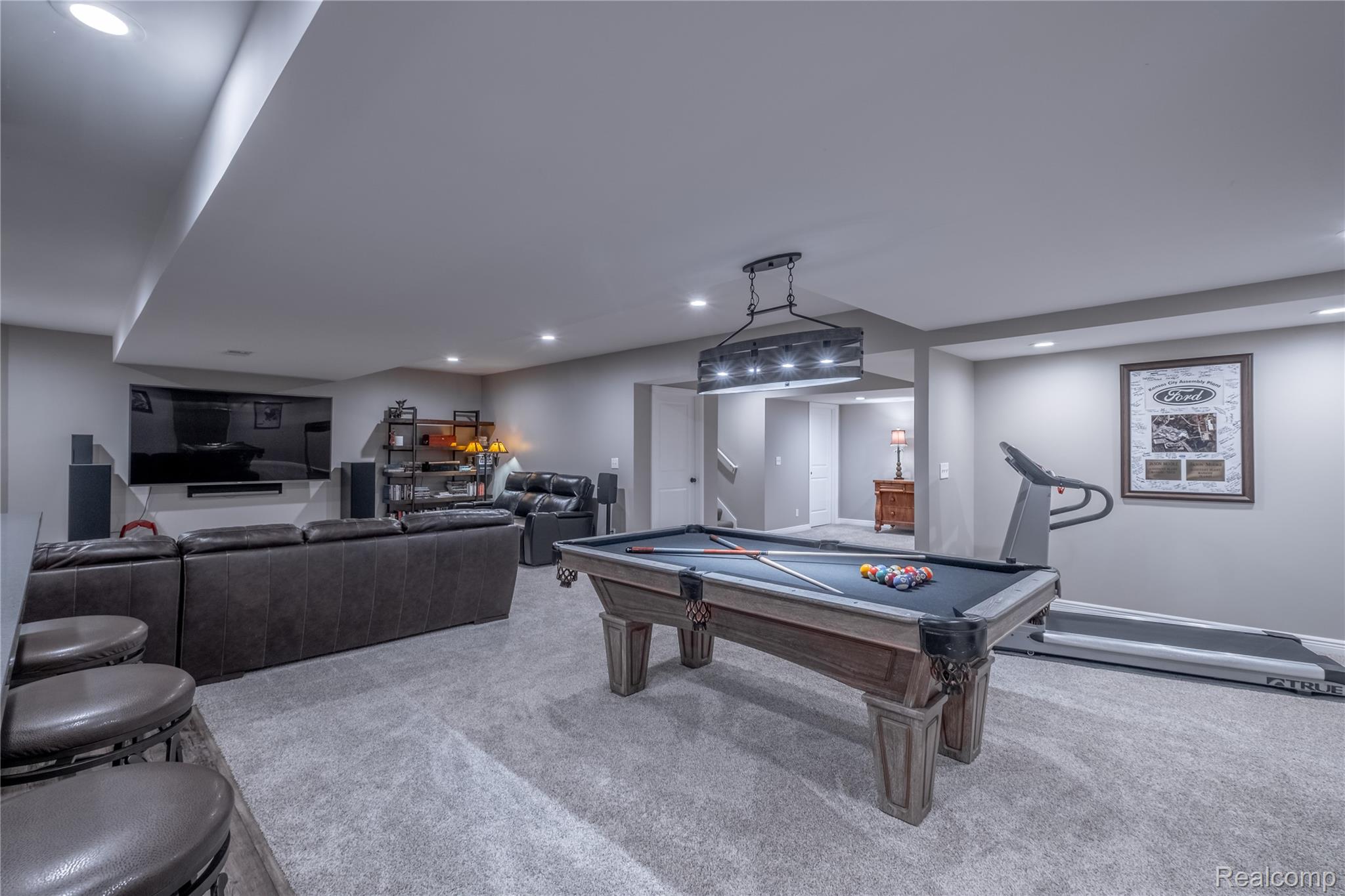 Northville City, Michigan 48167, United States, 4 Bedrooms Bedrooms, ,4 BathroomsBathrooms,Residential,Pending,217043