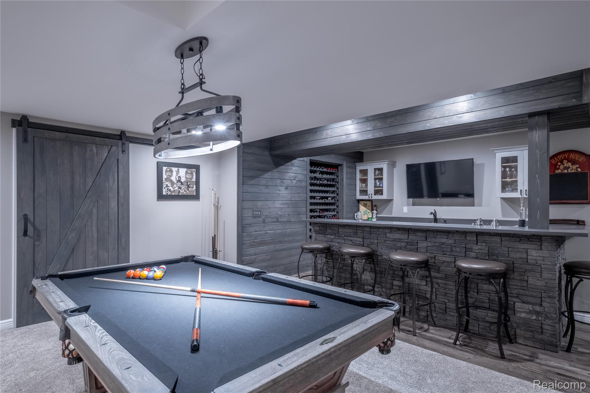 Northville City, Michigan 48167, United States, 4 Bedrooms Bedrooms, ,4 BathroomsBathrooms,Residential,Pending,217043