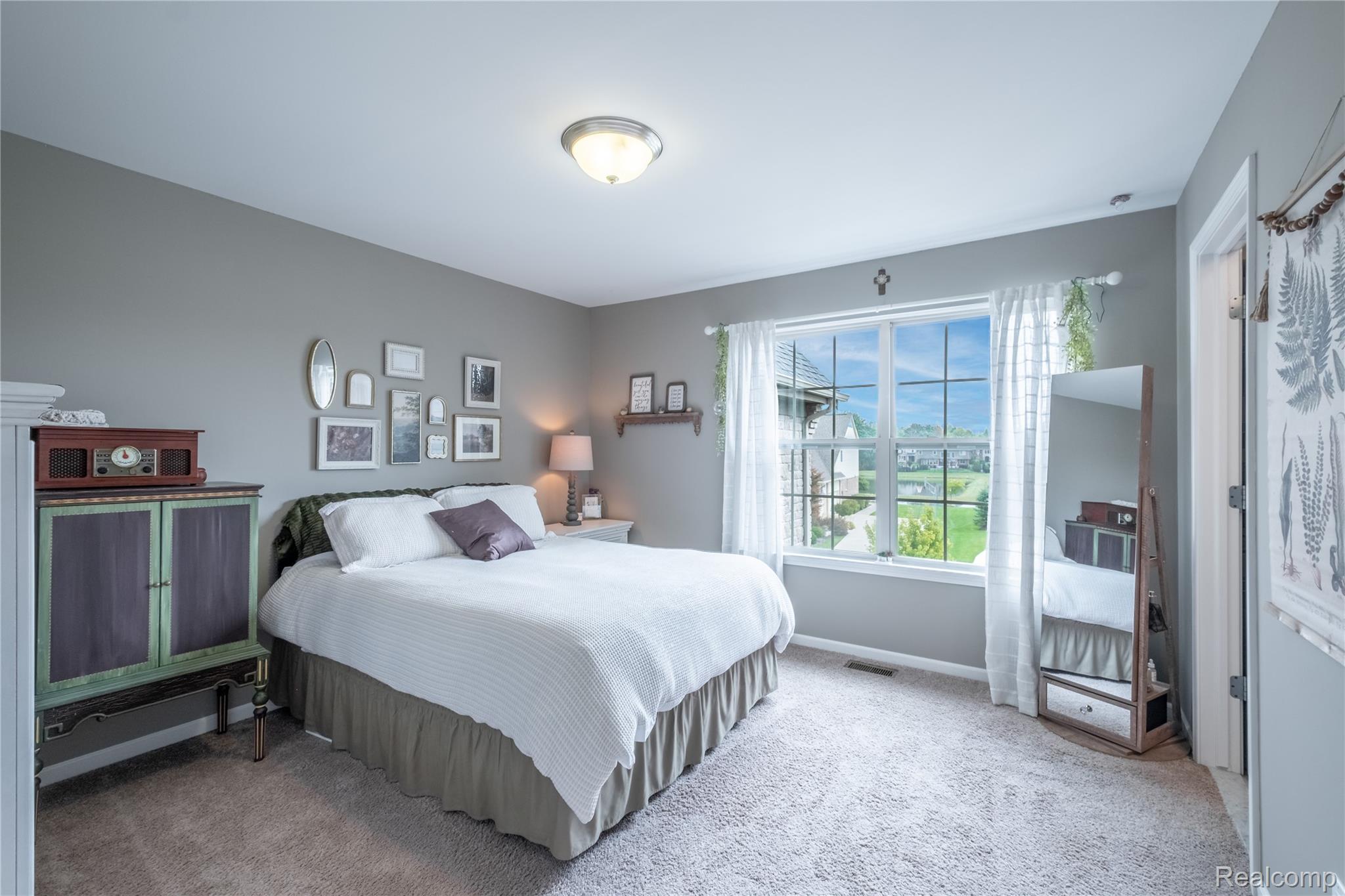 Northville City, Michigan 48167, United States, 4 Bedrooms Bedrooms, ,4 BathroomsBathrooms,Residential,Pending,217043