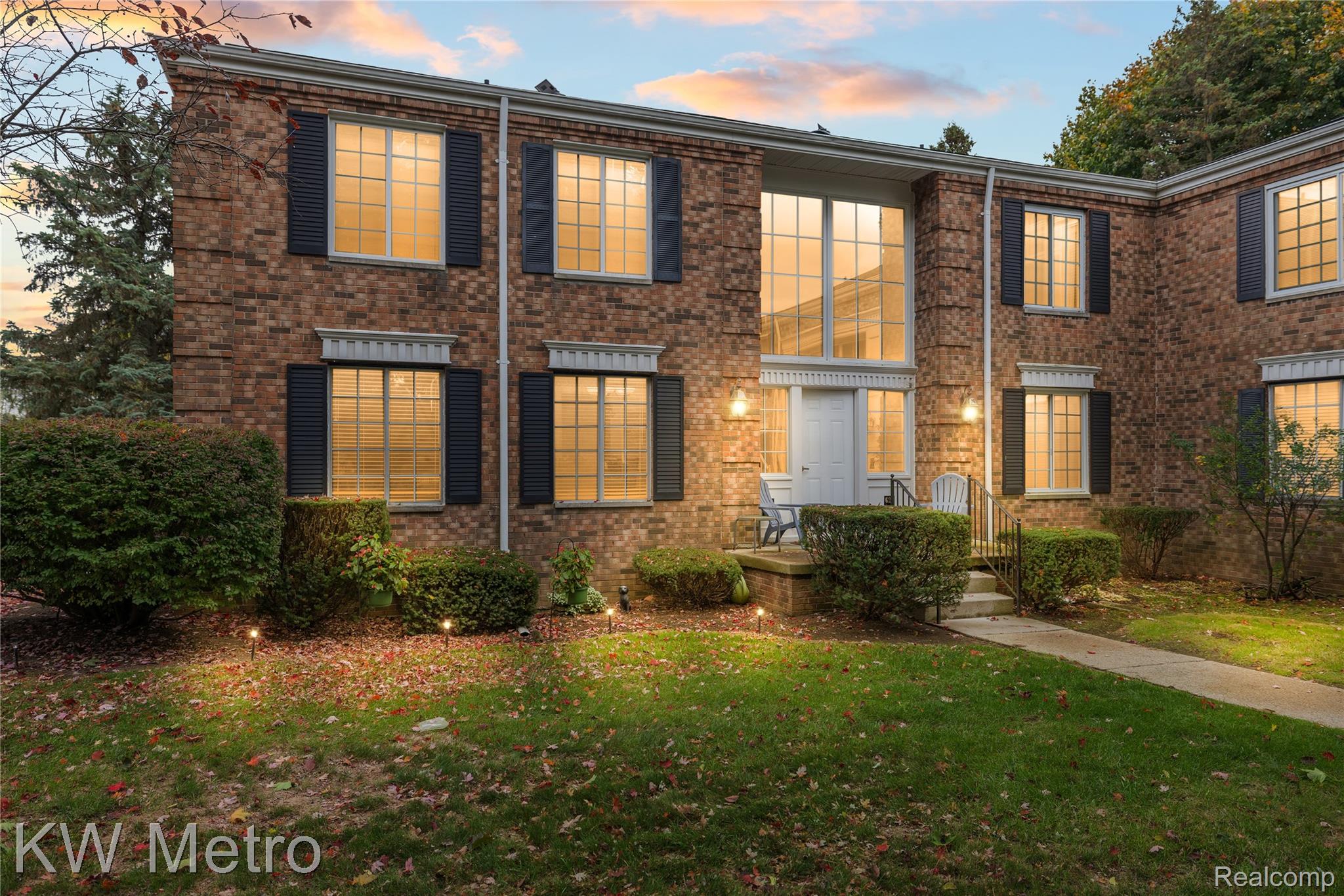 635 E Fox Hills Drive 41