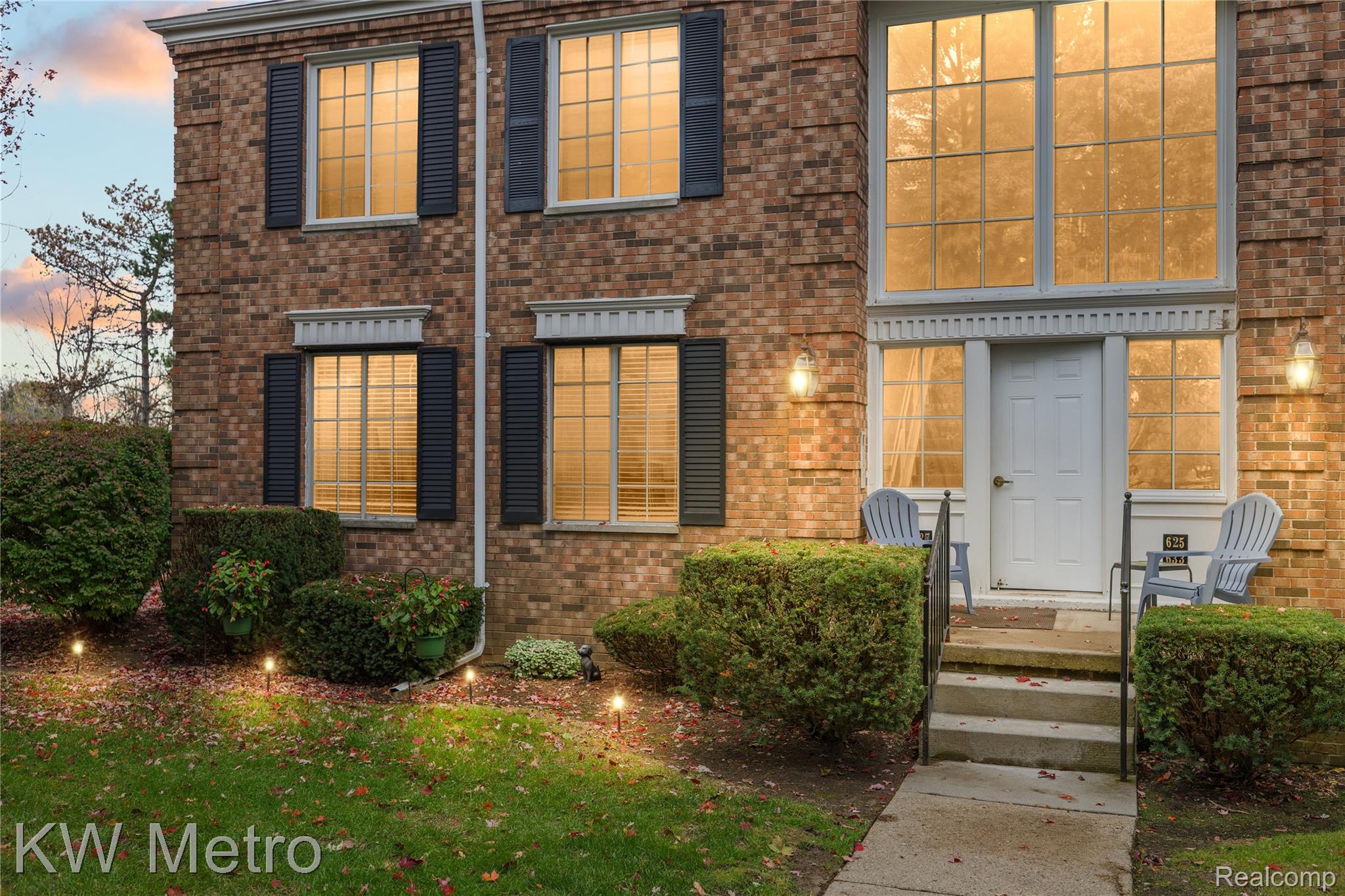 635 E Fox Hills Drive 41