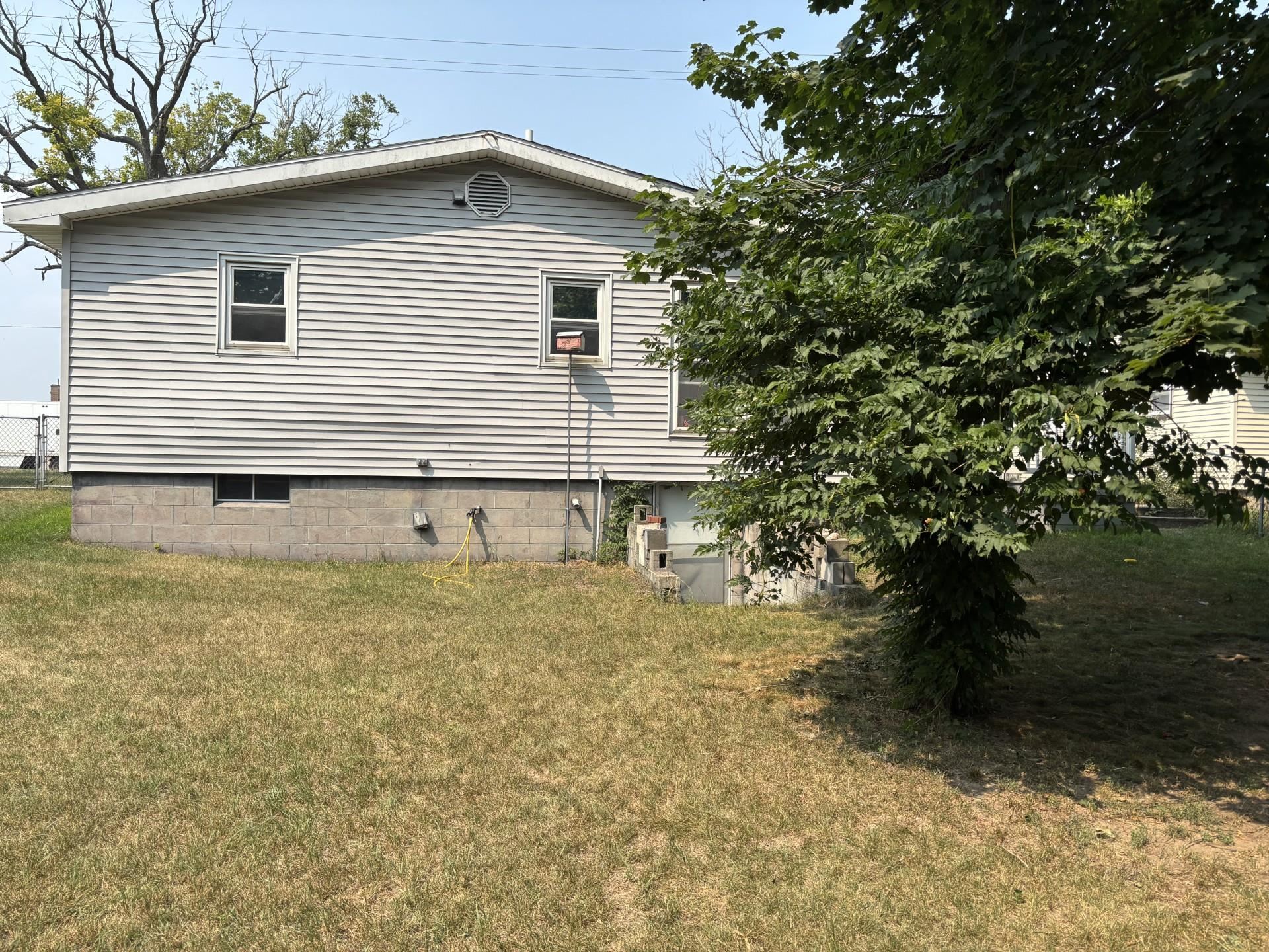 211 E Van Deinse Street