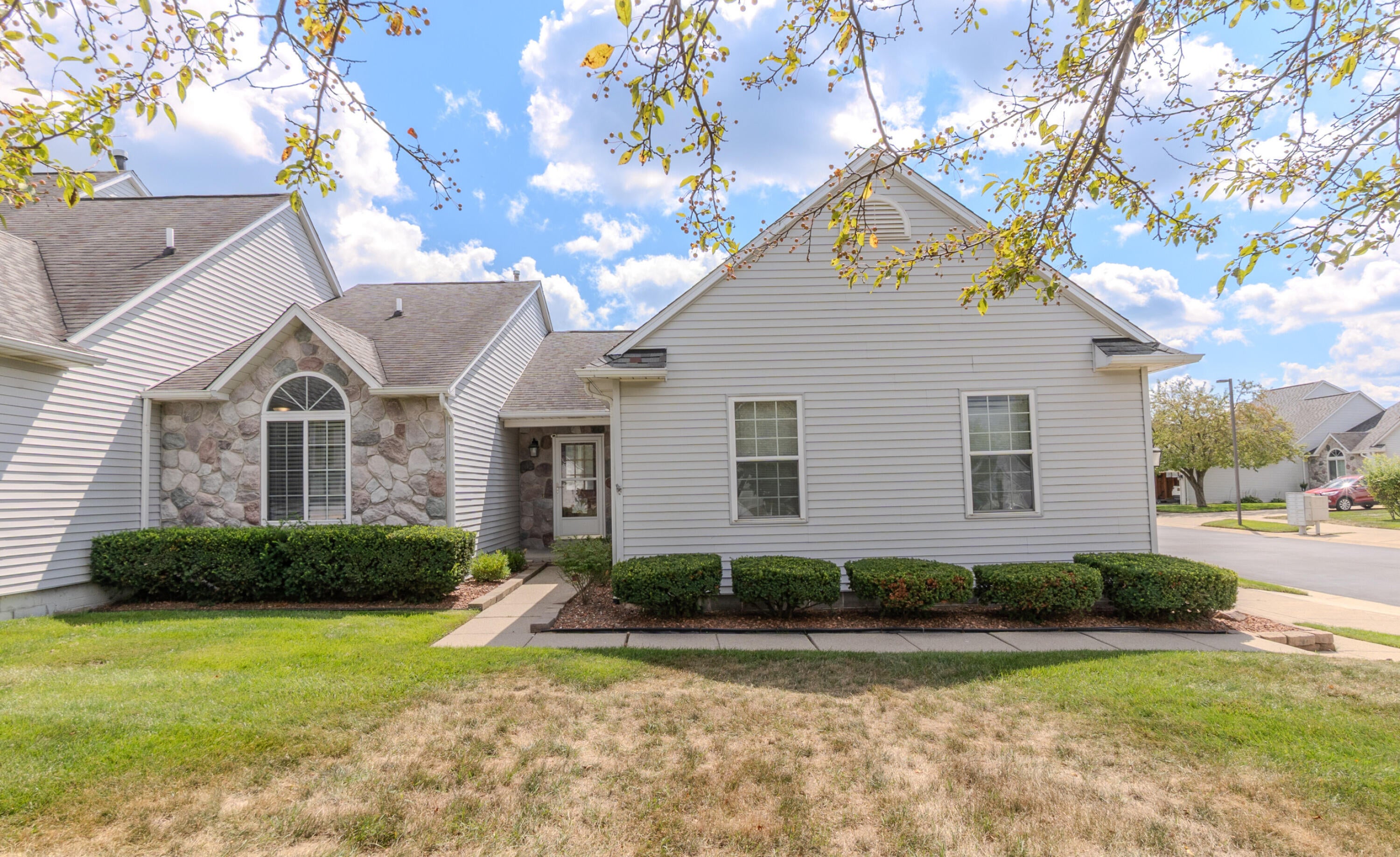 860 Knollwood Circle