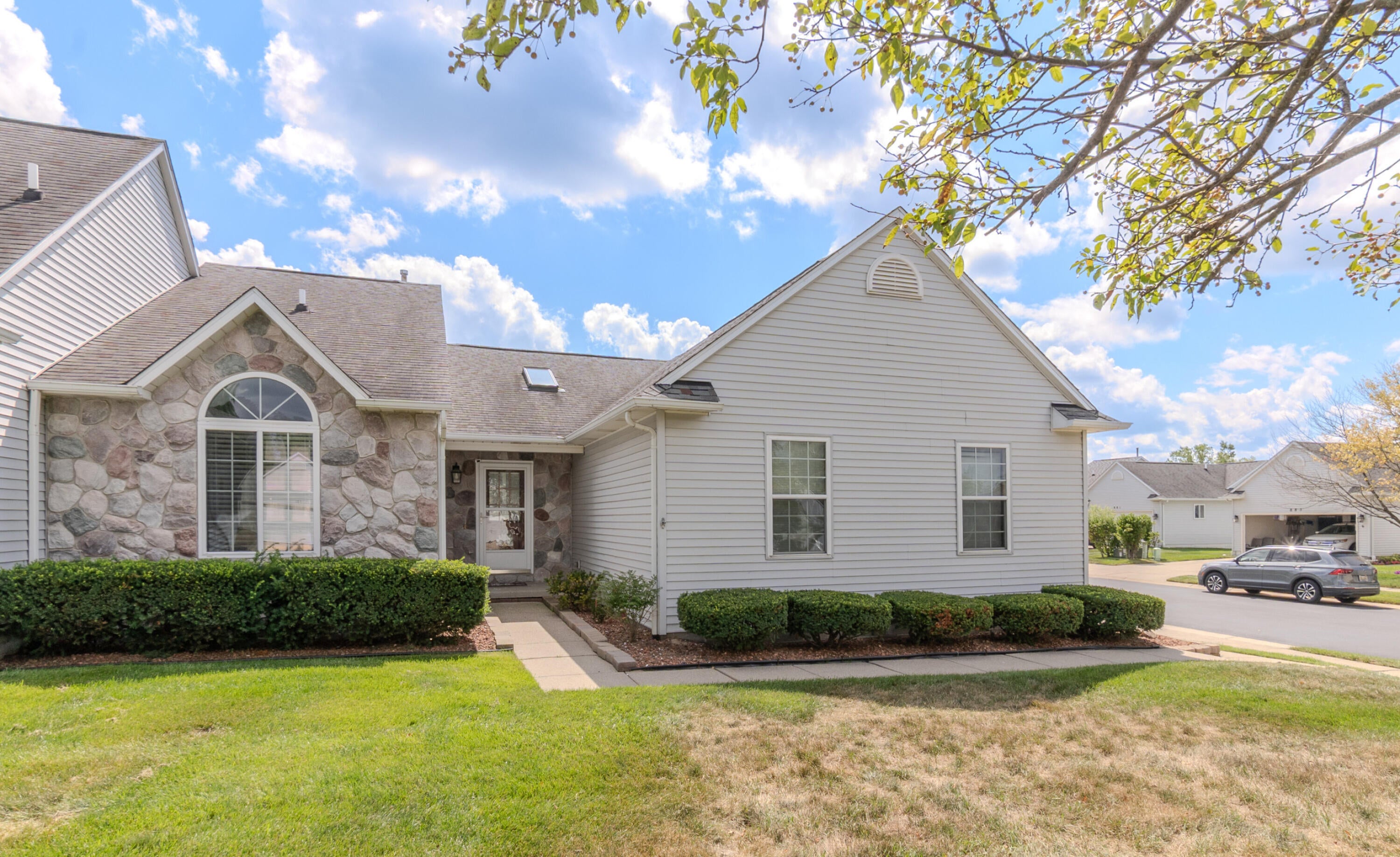 860 Knollwood Circle