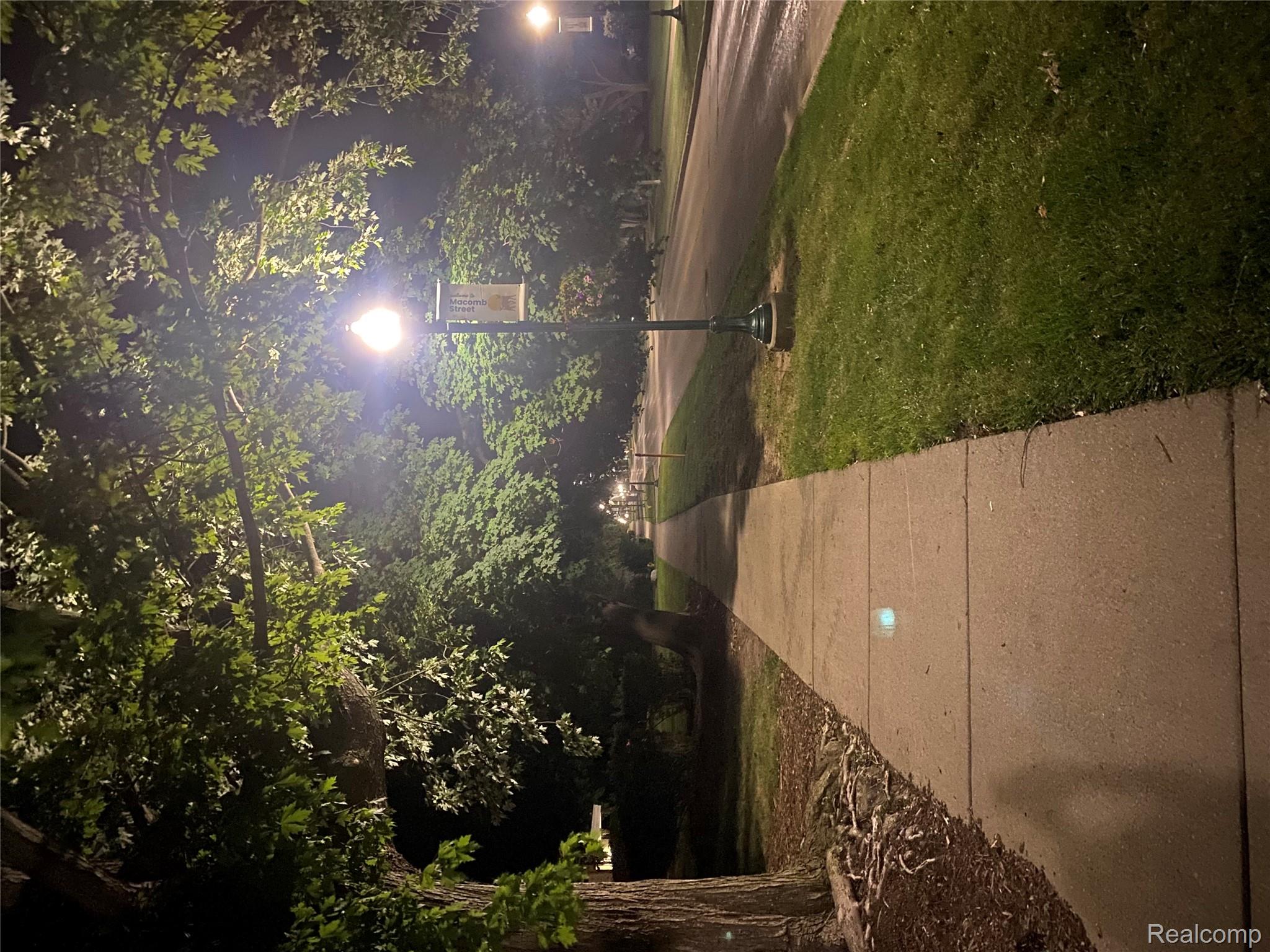 Grosse Ile Township, Michigan 48138, United States, 3 Bedrooms Bedrooms, ,2 BathroomsBathrooms,Residential,Pending,234172