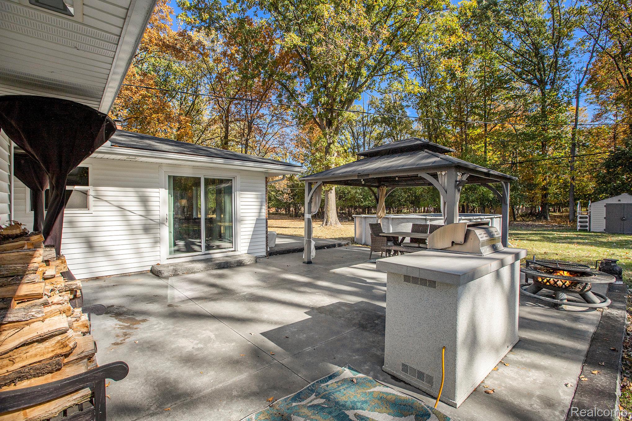 Grosse Ile Township, Michigan 48138, United States, 3 Bedrooms Bedrooms, ,2 BathroomsBathrooms,Residential,Pending,234172