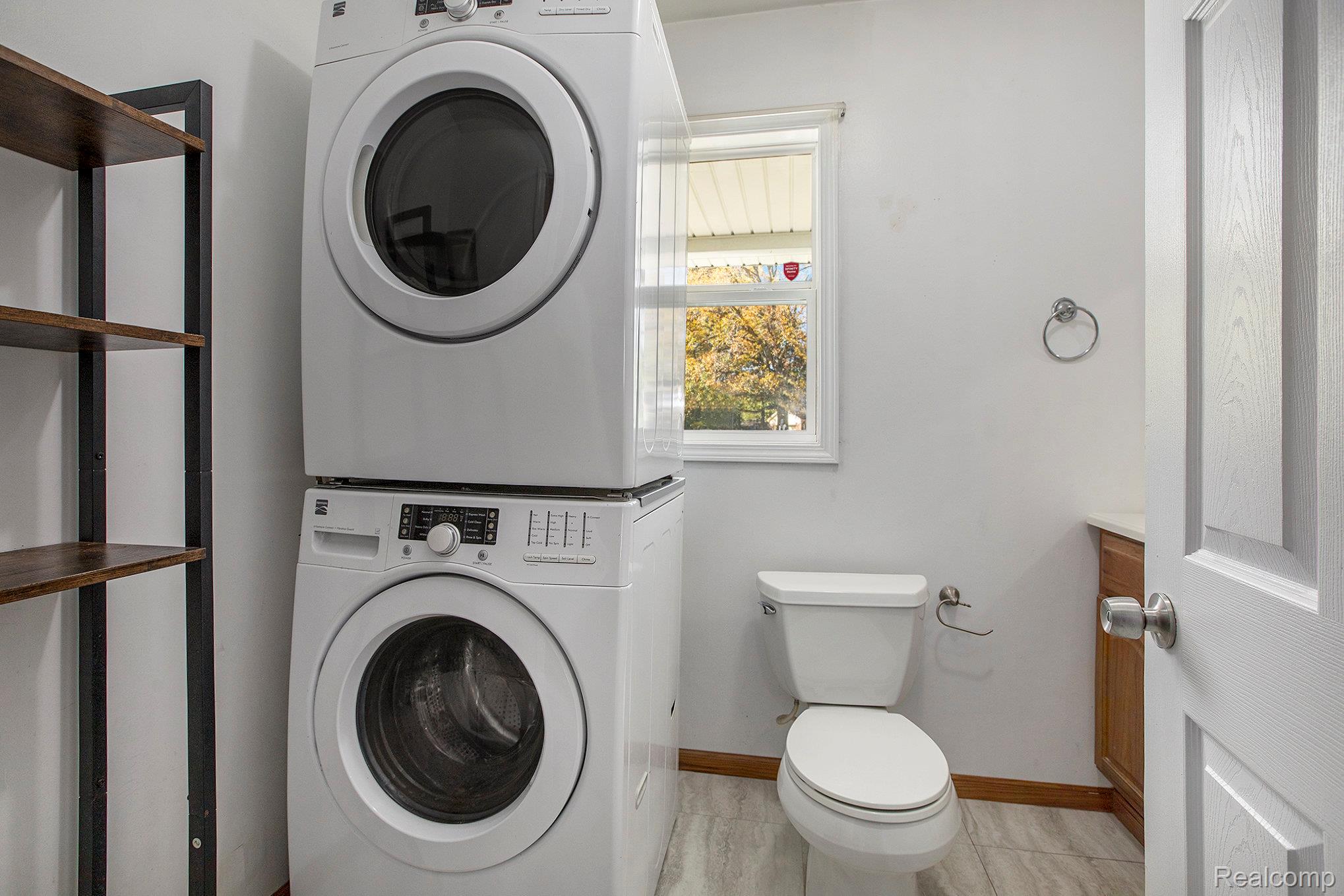 Grosse Ile Township, Michigan 48138, United States, 3 Bedrooms Bedrooms, ,2 BathroomsBathrooms,Residential,Pending,234172