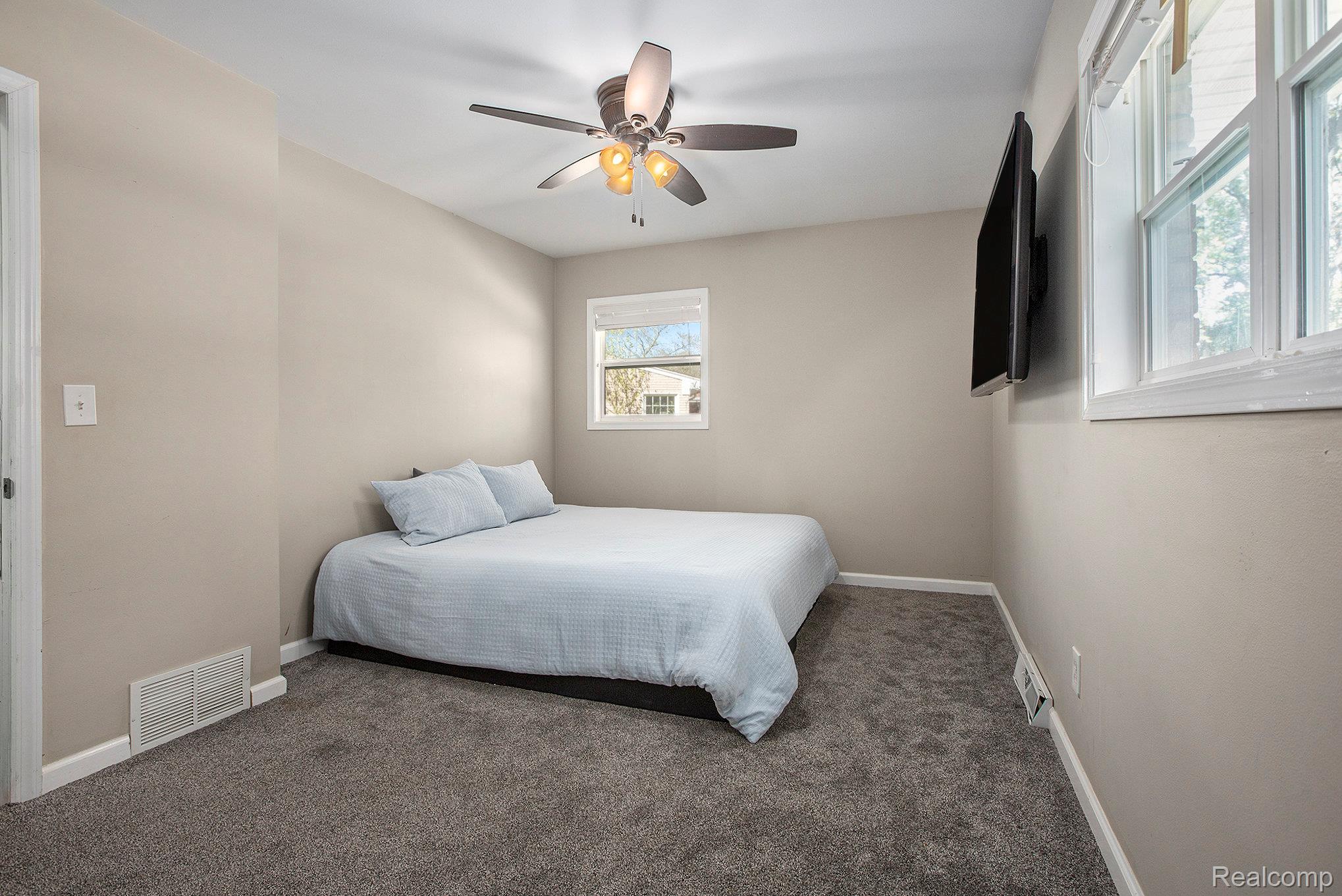 Grosse Ile Township, Michigan 48138, United States, 3 Bedrooms Bedrooms, ,2 BathroomsBathrooms,Residential,Pending,234172