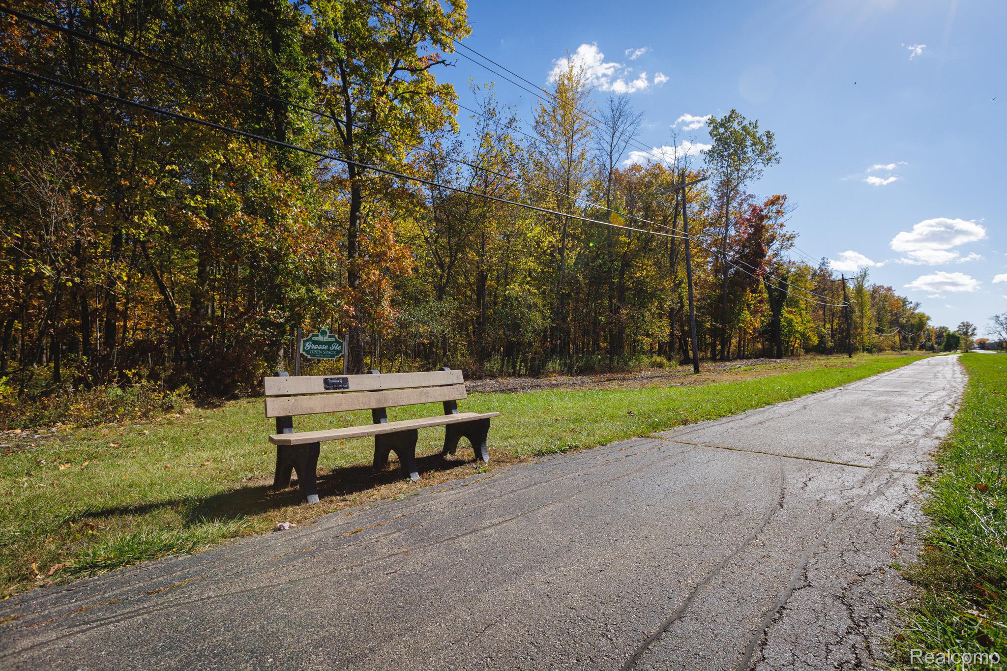 Grosse Ile Township, Michigan 48138, United States, 3 Bedrooms Bedrooms, ,2 BathroomsBathrooms,Residential,Pending,234172