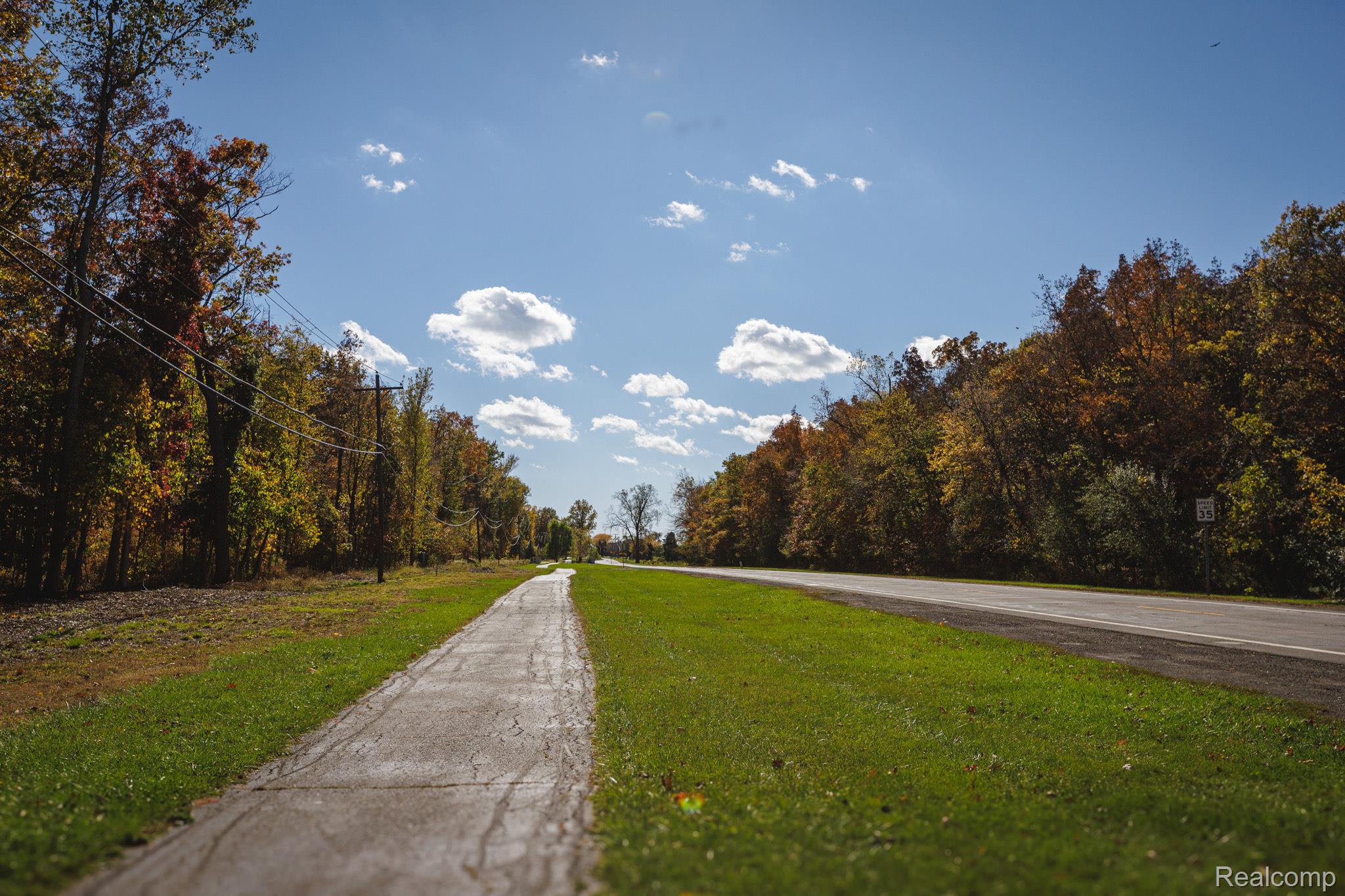 Grosse Ile Township, Michigan 48138, United States, 3 Bedrooms Bedrooms, ,2 BathroomsBathrooms,Residential,Pending,234172