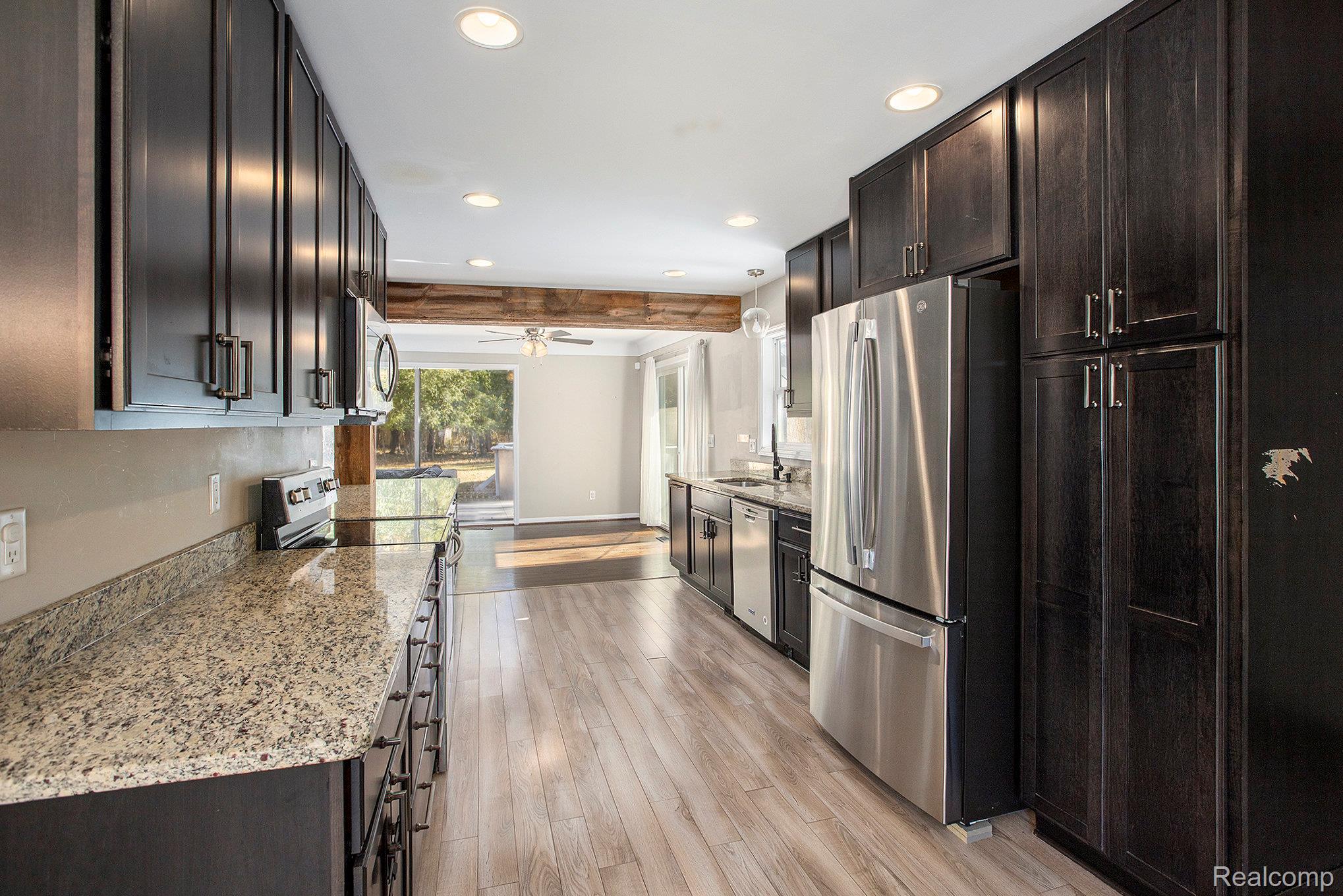 Grosse Ile Township, Michigan 48138, United States, 3 Bedrooms Bedrooms, ,2 BathroomsBathrooms,Residential,Pending,234172