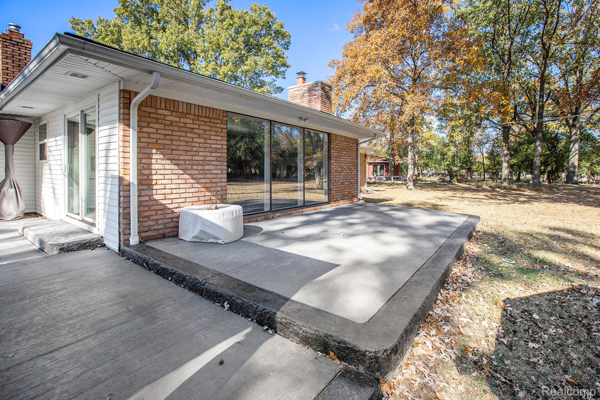 Grosse Ile Township, Michigan 48138, United States, 3 Bedrooms Bedrooms, ,2 BathroomsBathrooms,Residential,Pending,234172