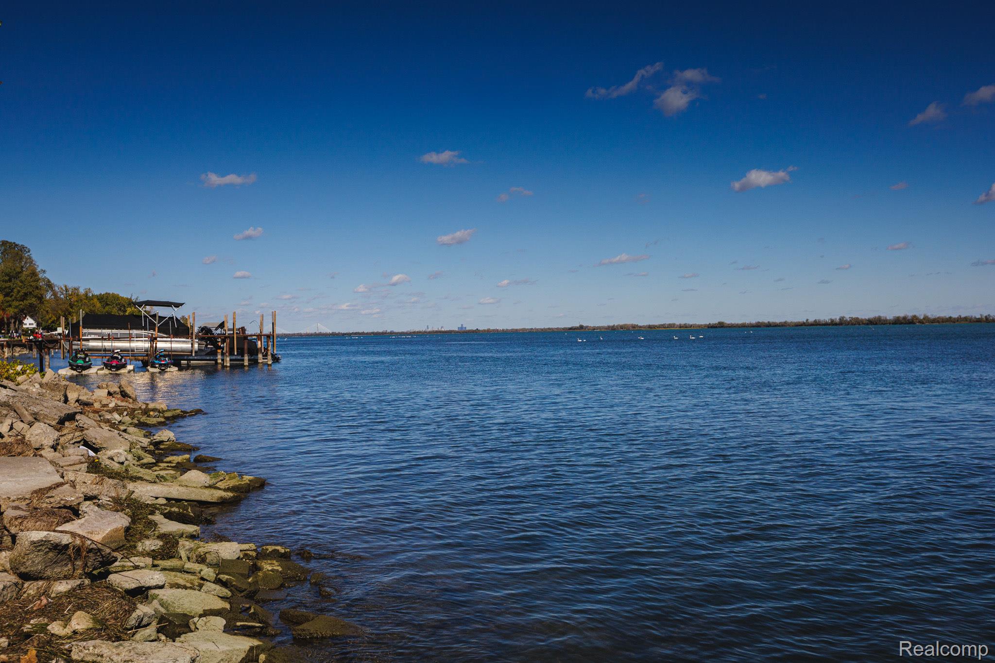 Grosse Ile Township, Michigan 48138, United States, 3 Bedrooms Bedrooms, ,2 BathroomsBathrooms,Residential,Pending,234172