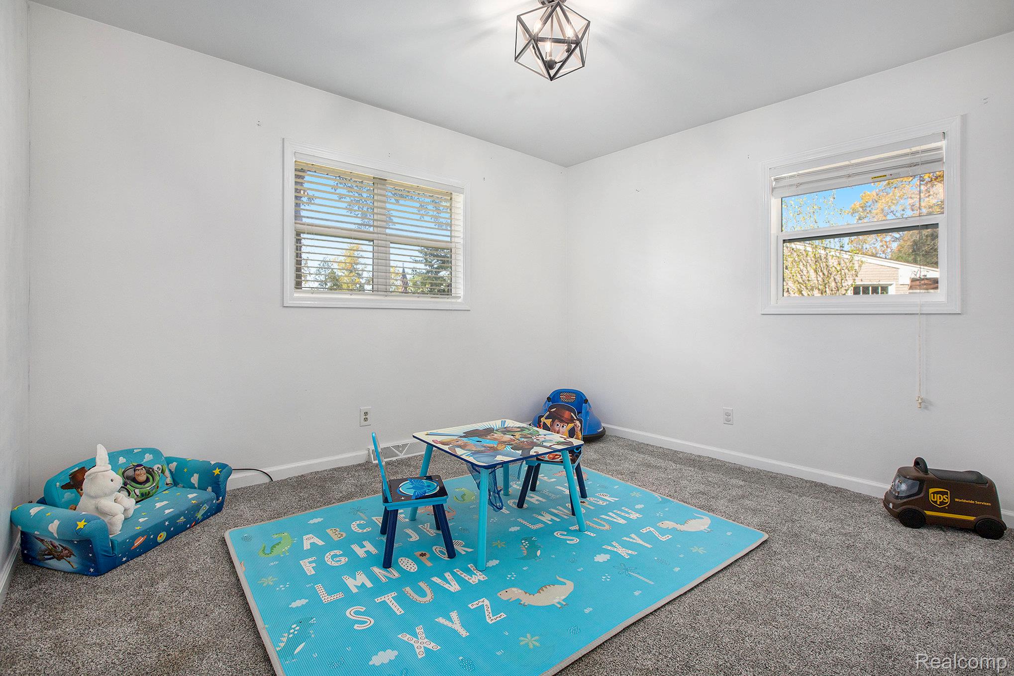 Grosse Ile Township, Michigan 48138, United States, 3 Bedrooms Bedrooms, ,2 BathroomsBathrooms,Residential,Pending,234172