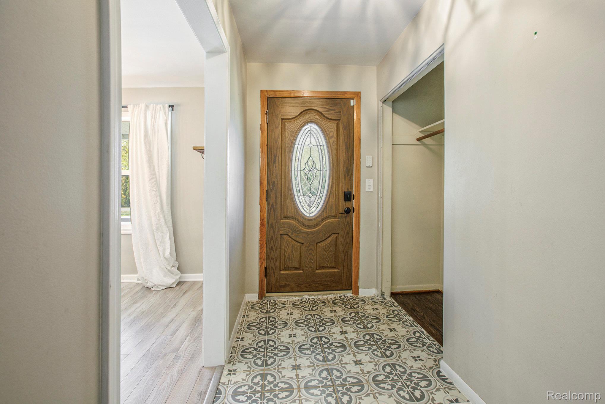 Grosse Ile Township, Michigan 48138, United States, 3 Bedrooms Bedrooms, ,2 BathroomsBathrooms,Residential,Pending,234172