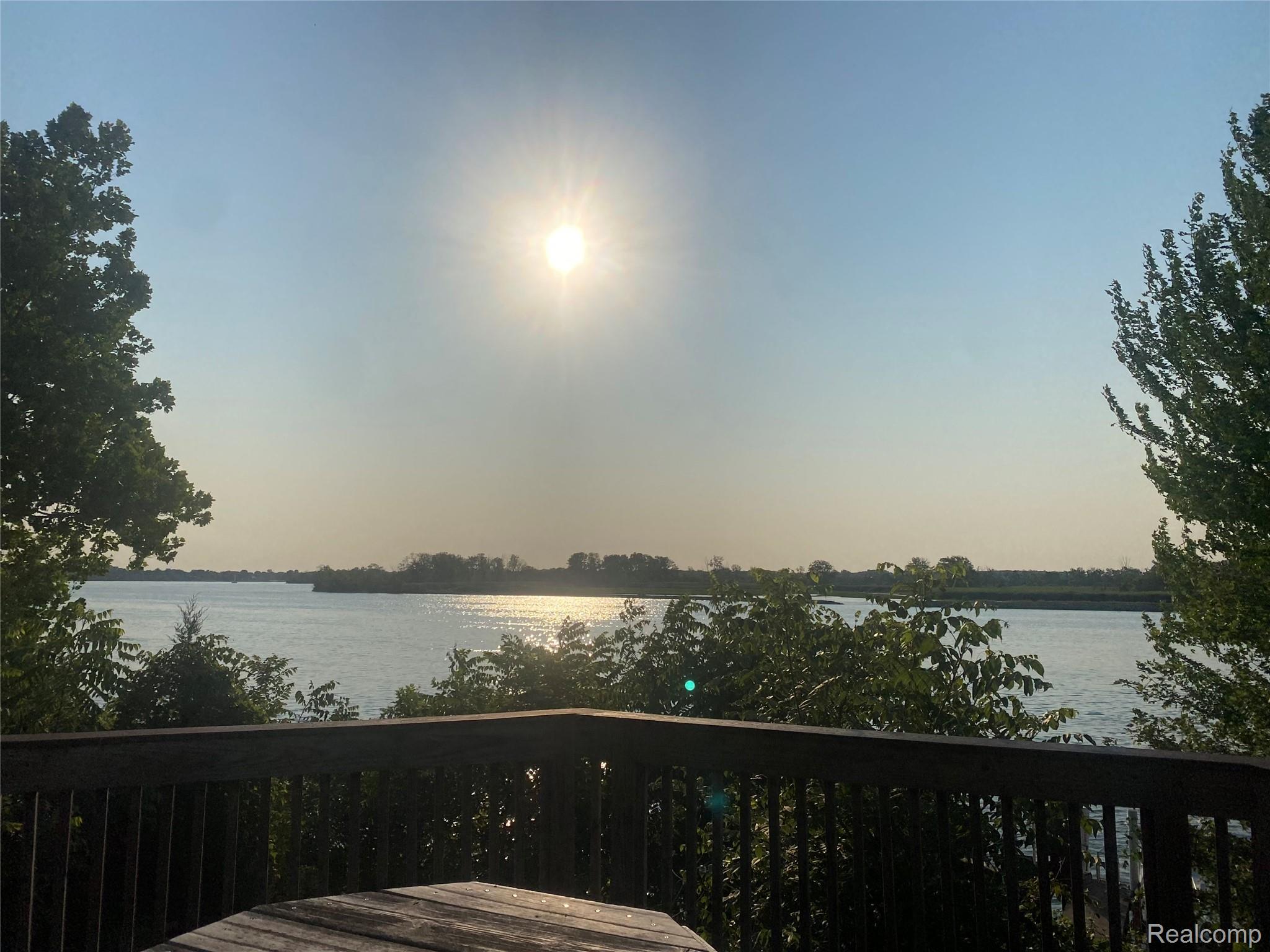 Grosse Ile Township, Michigan 48138, United States, 3 Bedrooms Bedrooms, ,2 BathroomsBathrooms,Residential,Pending,234172