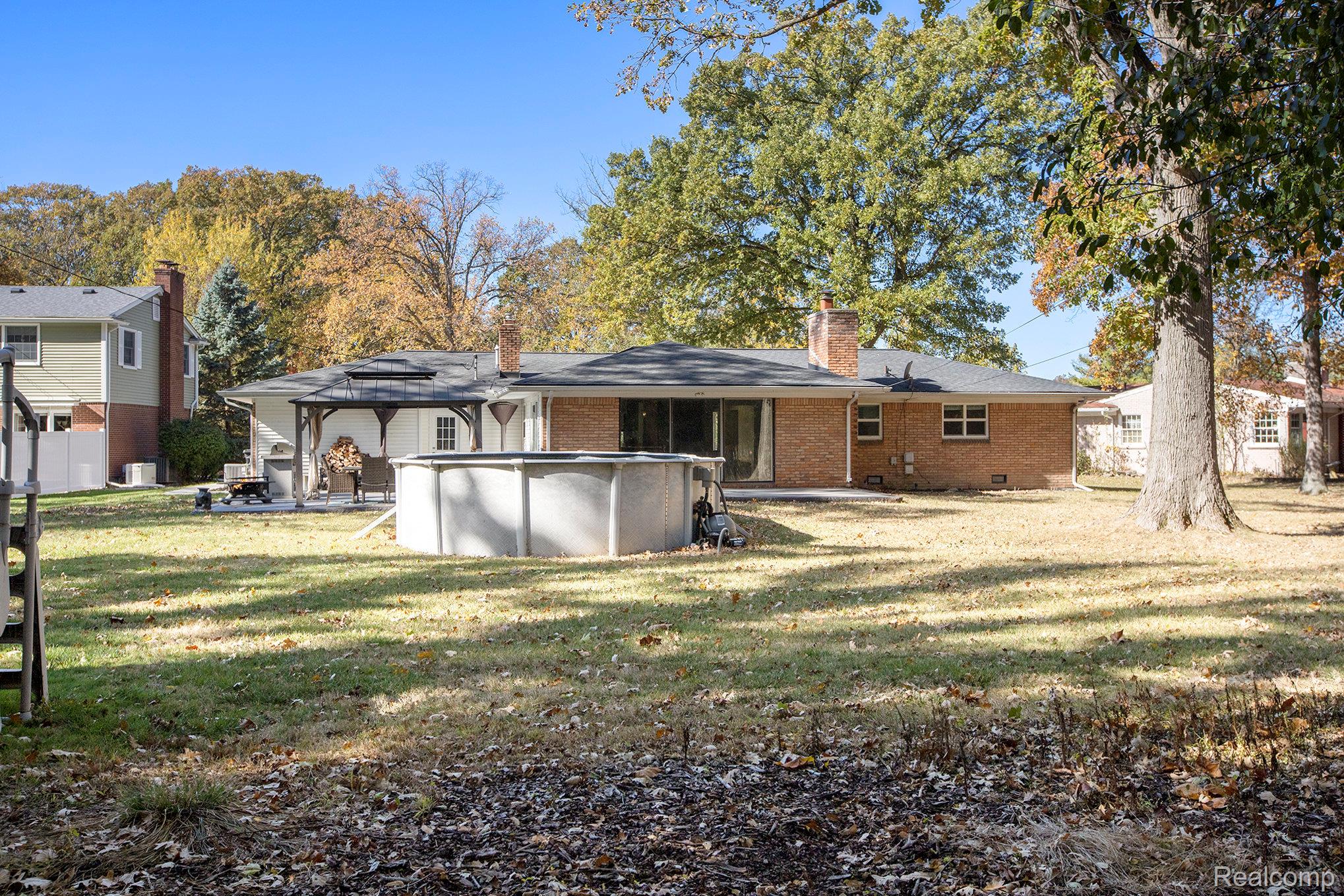 Grosse Ile Township, Michigan 48138, United States, 3 Bedrooms Bedrooms, ,2 BathroomsBathrooms,Residential,Pending,234172