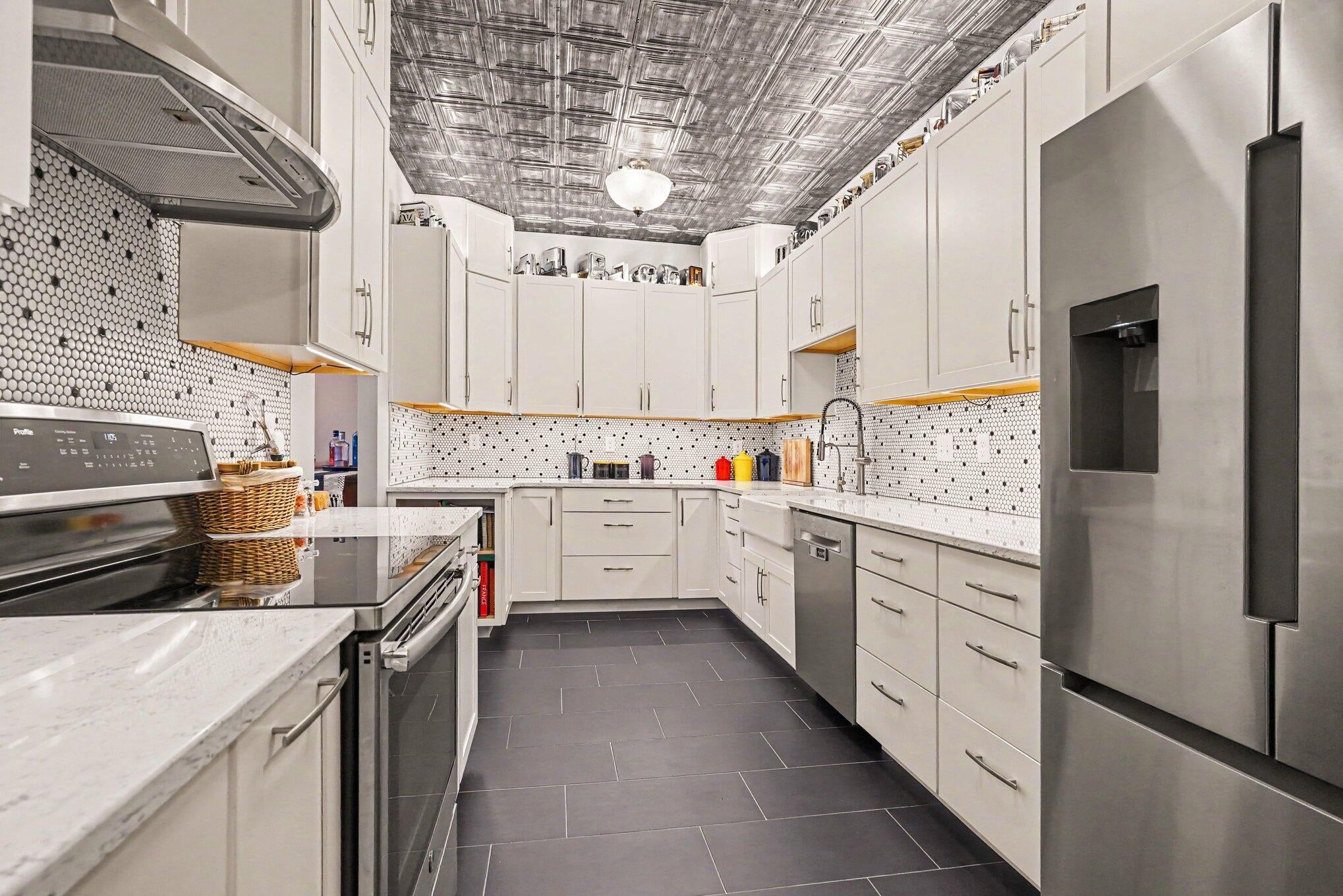 1249 Lakeshore Drive 328