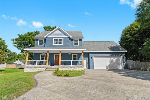 205 Lakeview Street Holly Village MI 48442