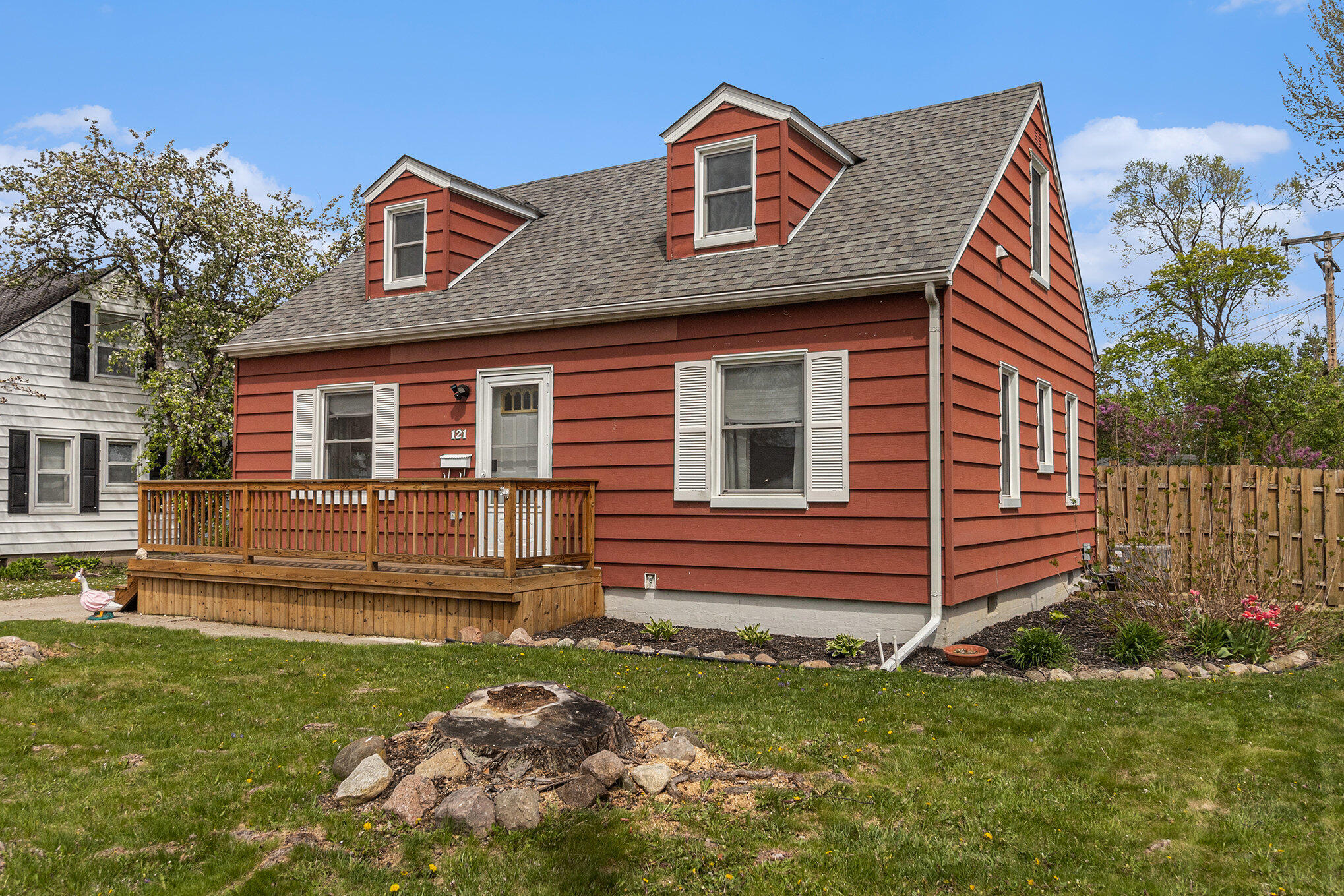 121 Saint Louis Street