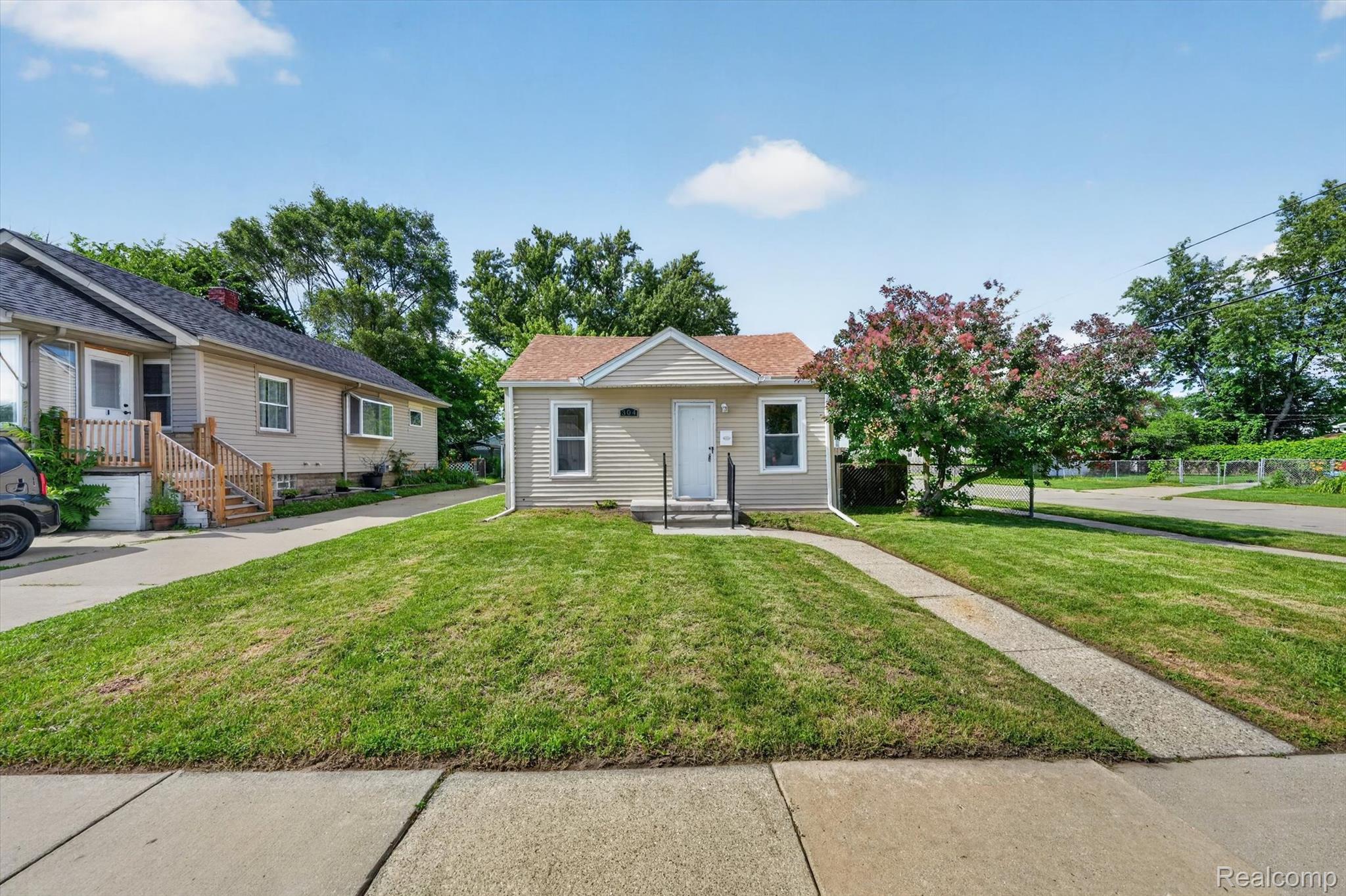 304 W Kalama Avenue