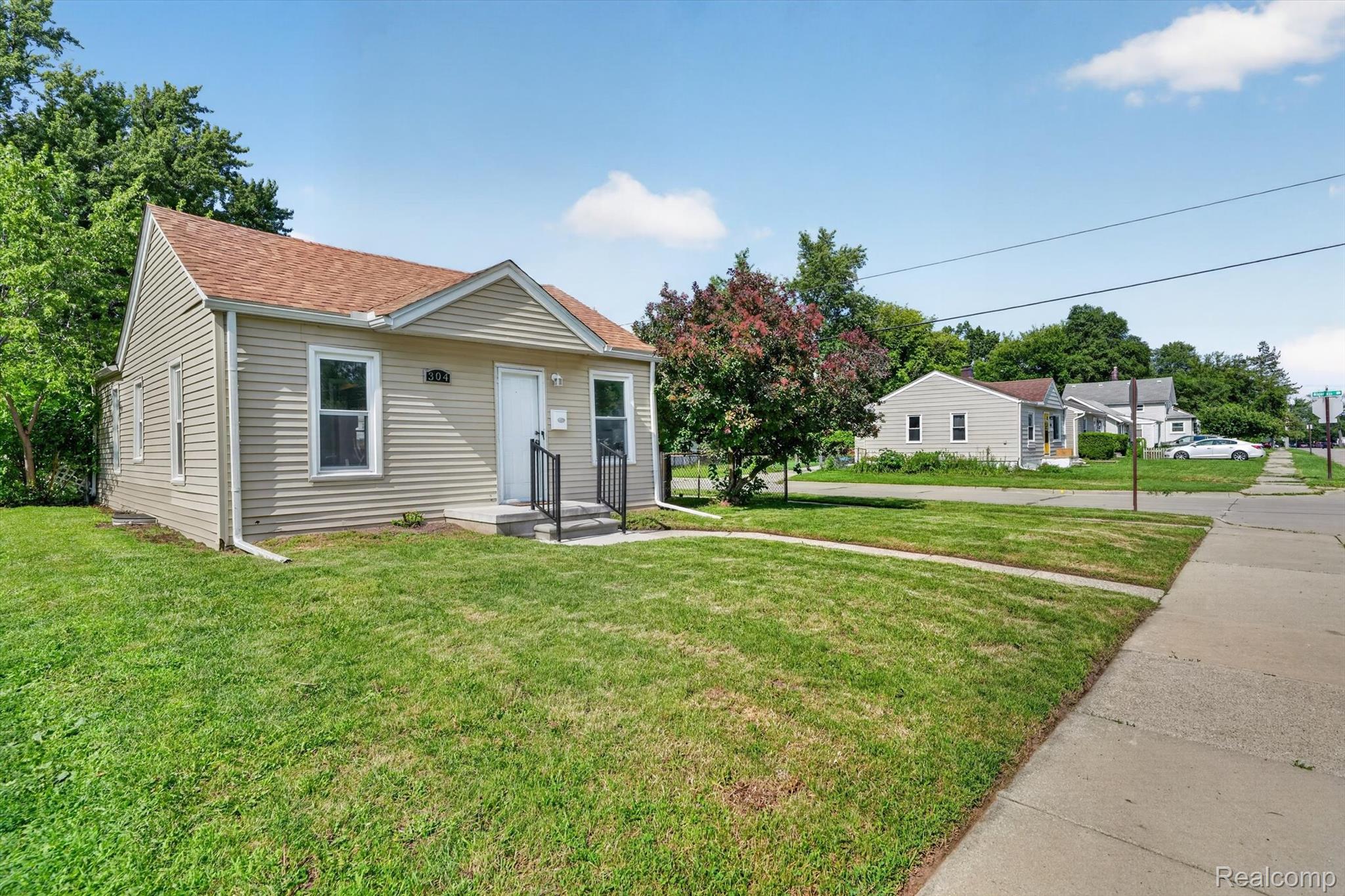 304 W Kalama Avenue