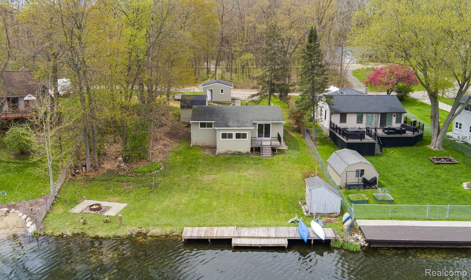 1998 Lakeview Drive