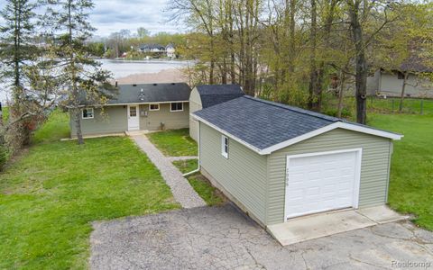 1998 Lakeview Drive Oregon Township MI 48446