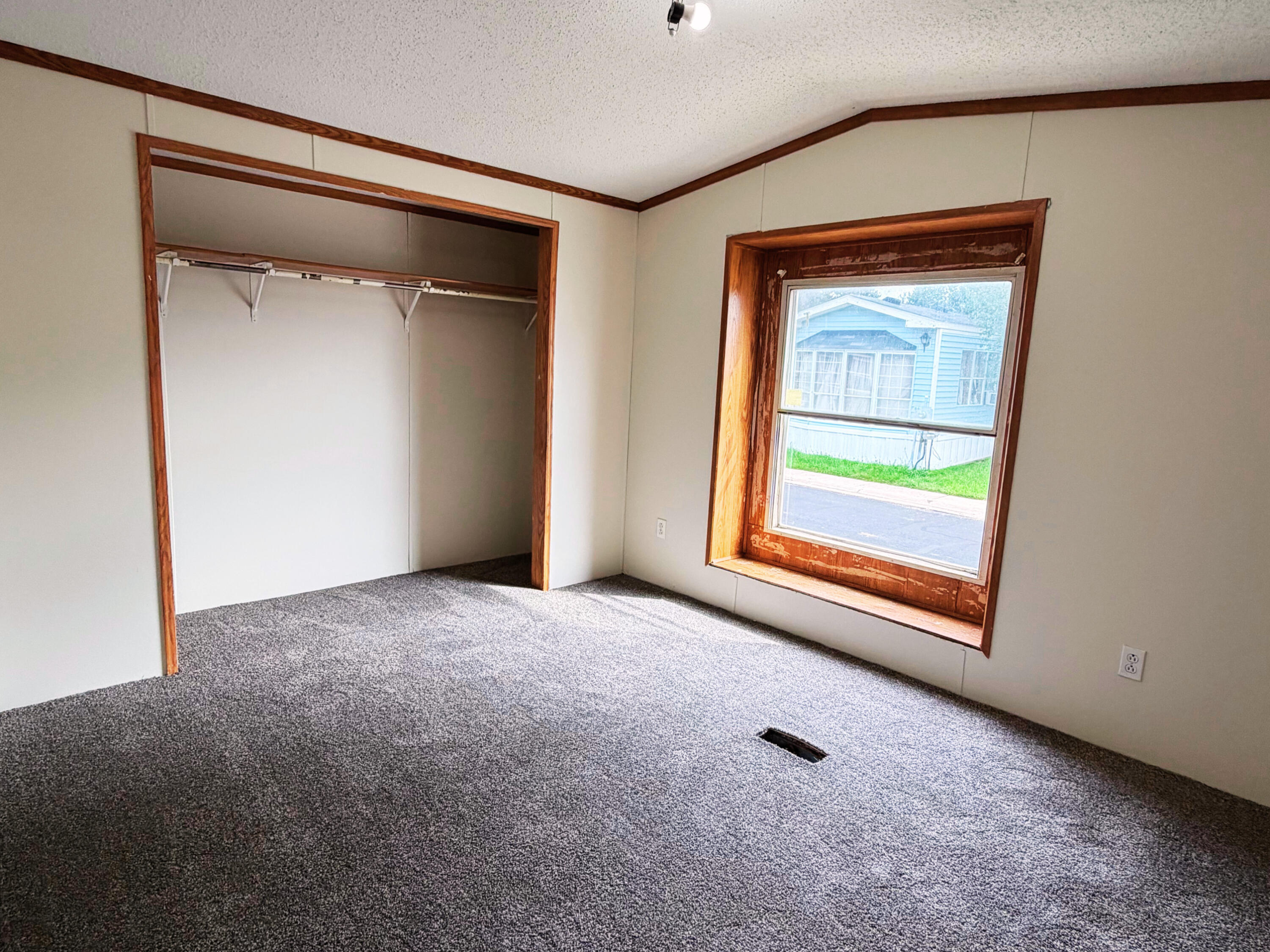 2290 Drive In Lane