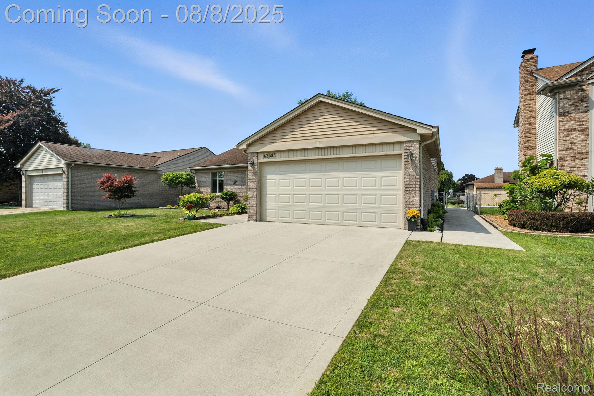 42393 Royal Lane