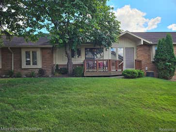 5663 Hillcrest Circle E 64 West Bloomfield Charter Township MI 48322
