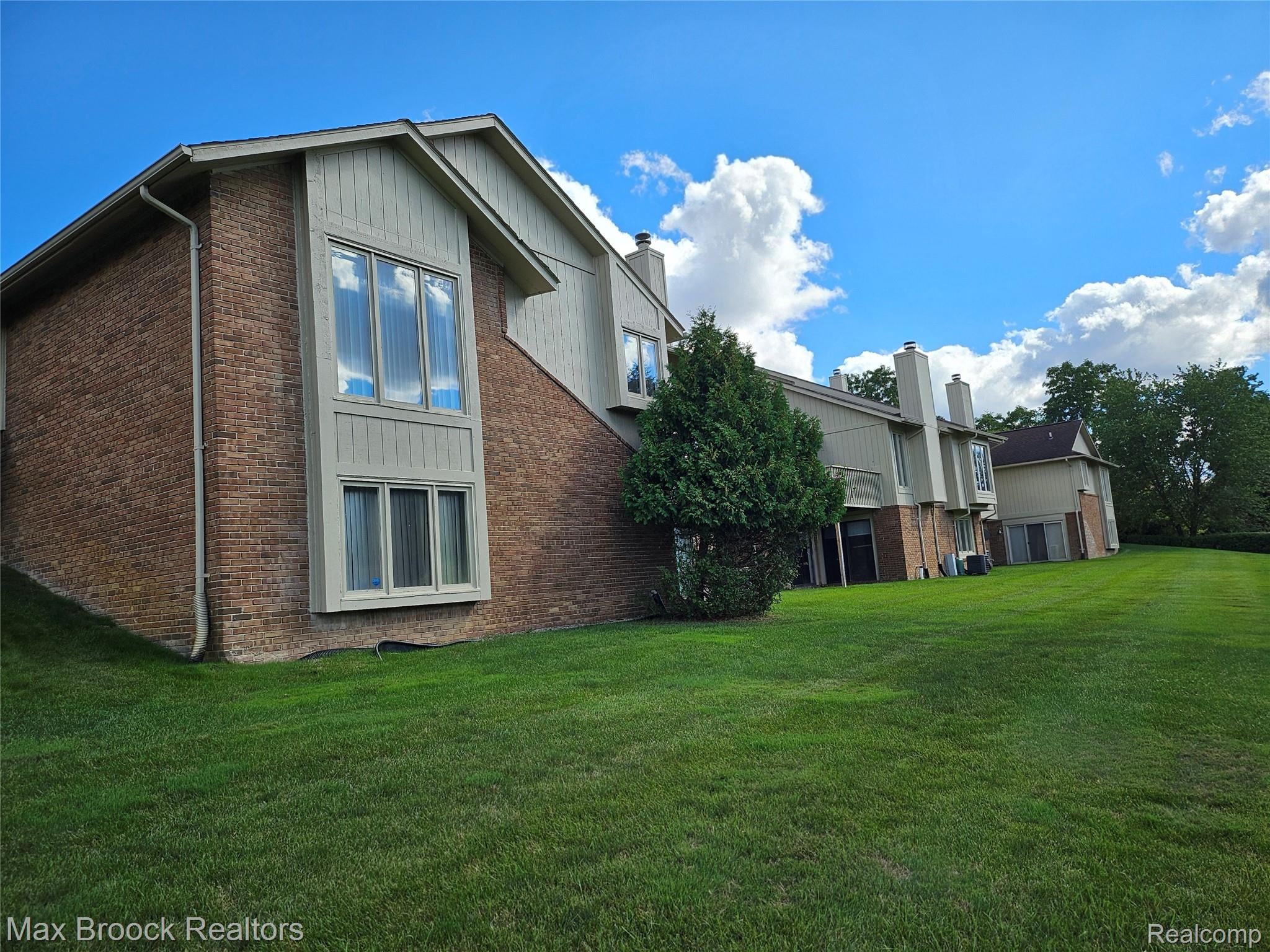 5663 Hillcrest Circle E 64