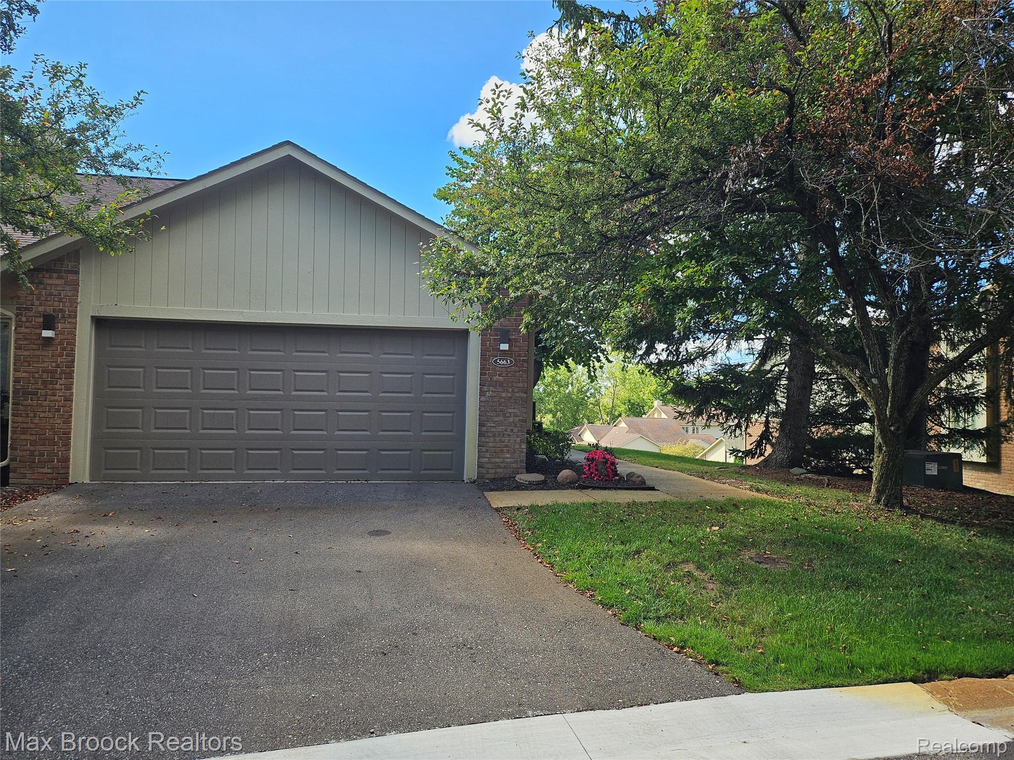 5663 Hillcrest Circle E 64