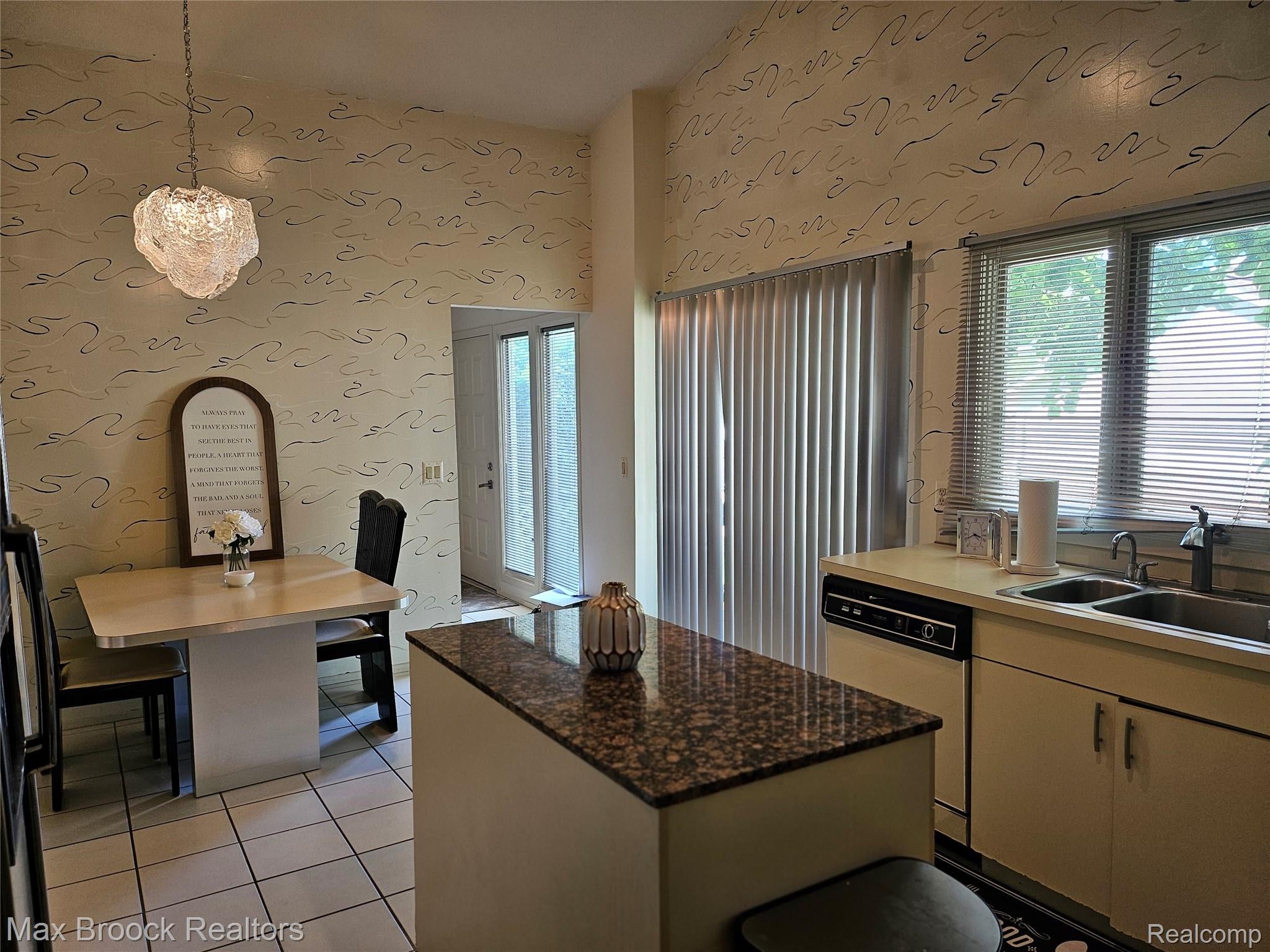5663 Hillcrest Circle E 64