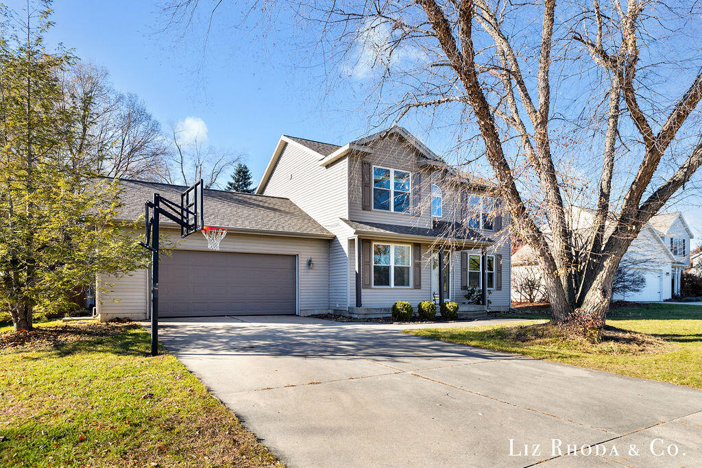 8275 Vista Royale Lane NE