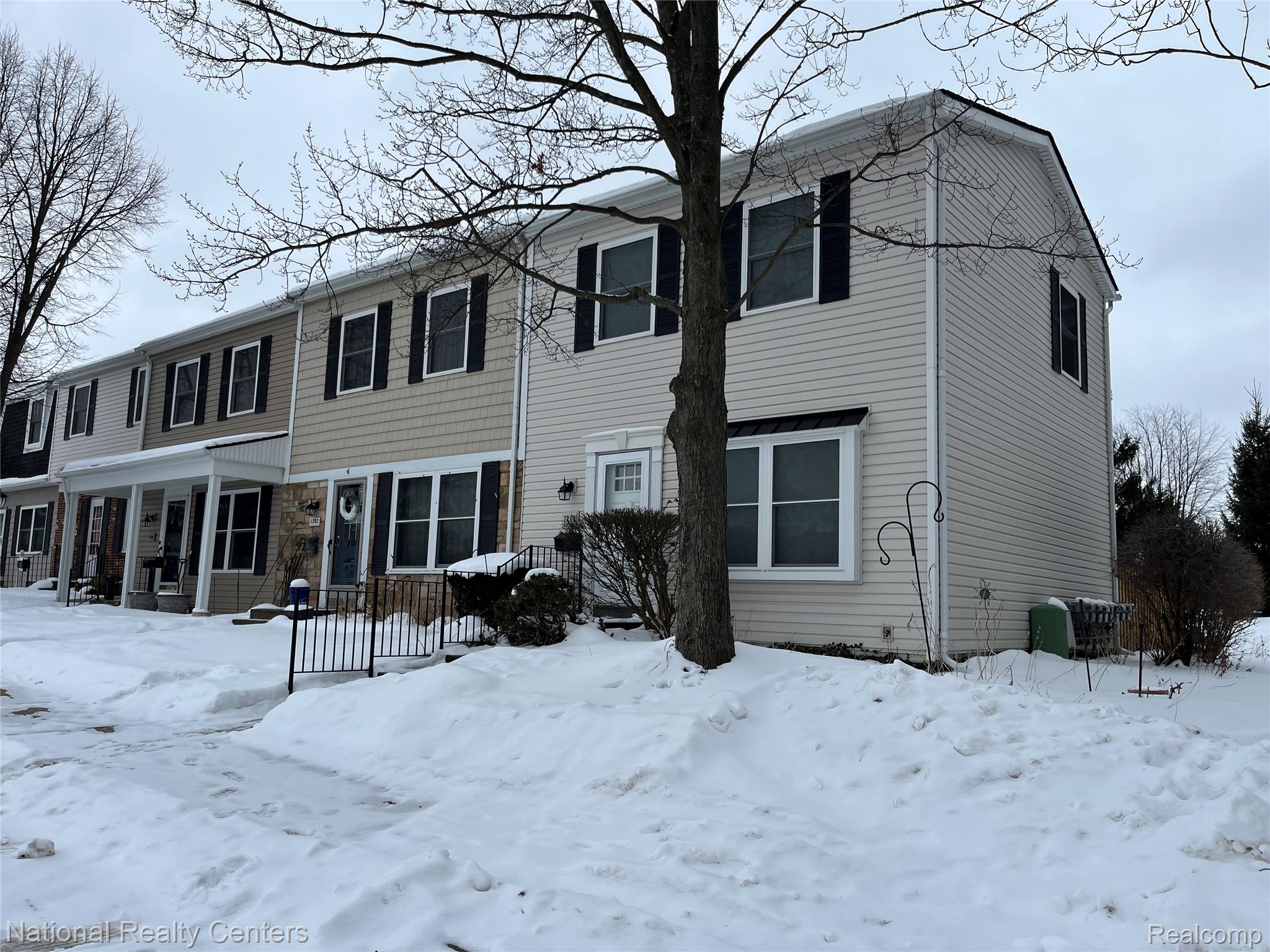 1200 Marseille Court