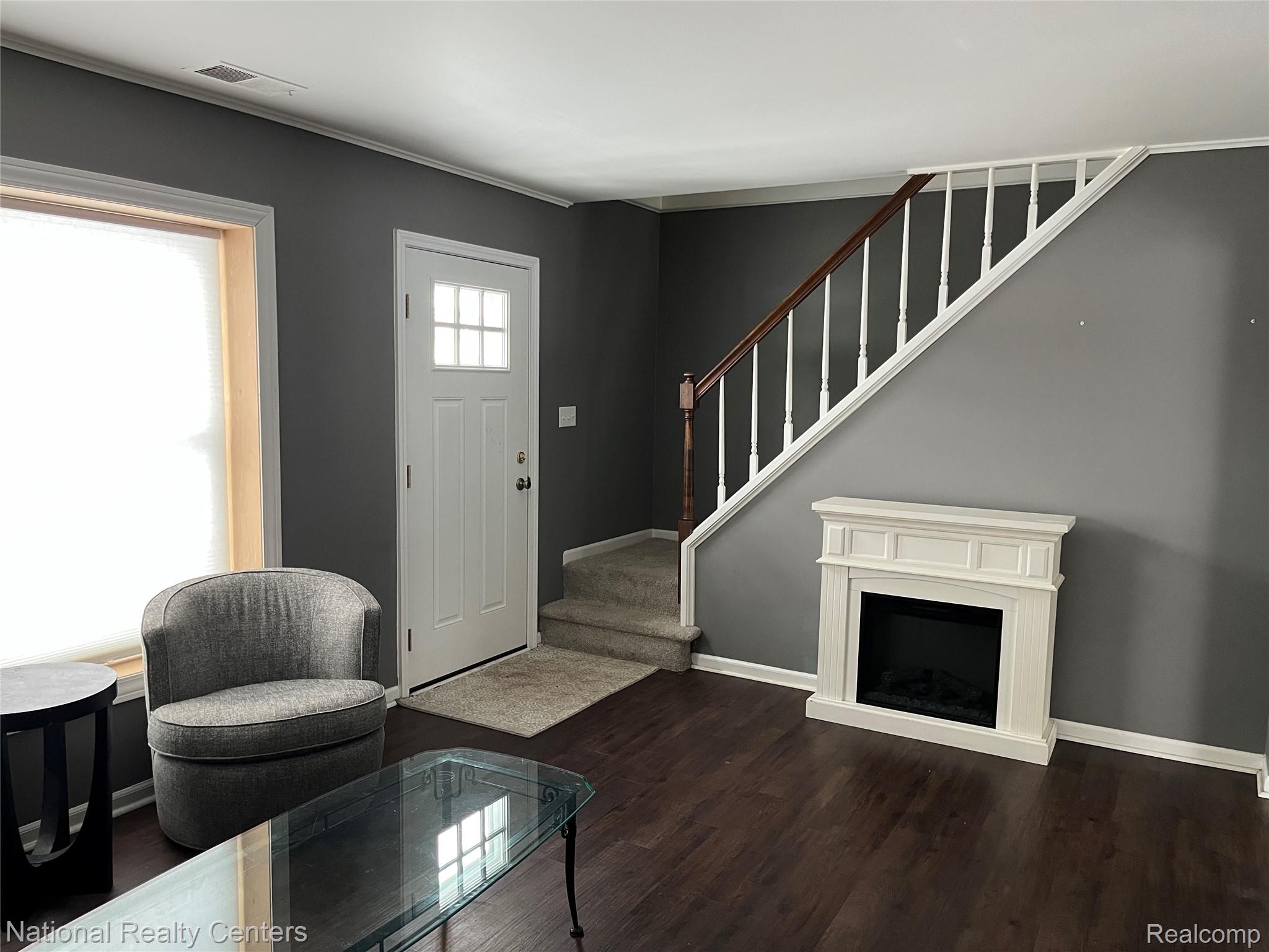 1200 Marseille Court